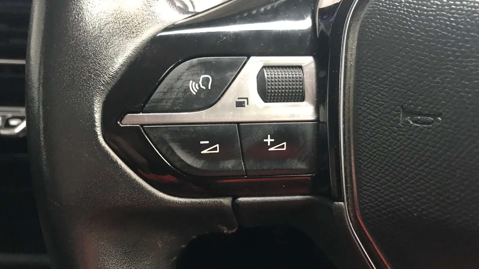 2021 PEUGEOT 2008 2021 PEUGEOT 2008