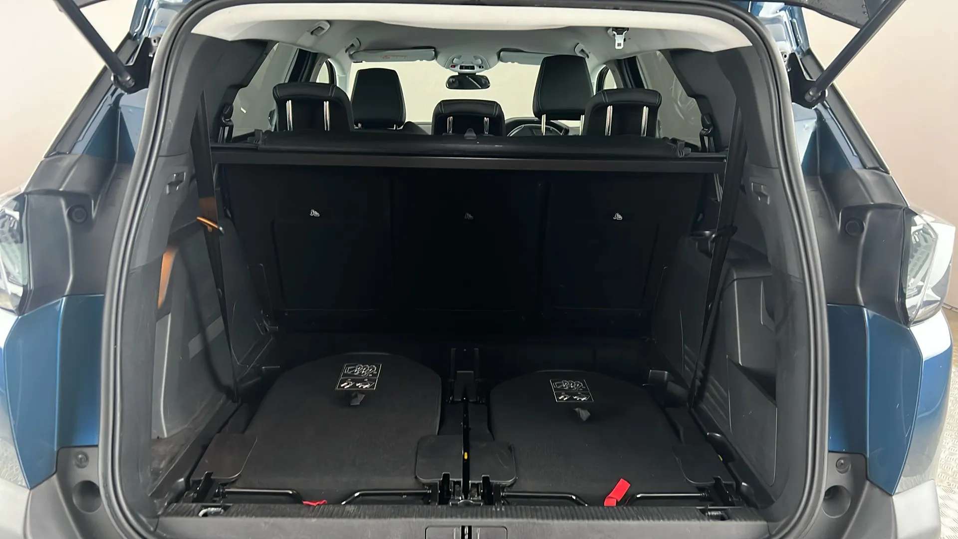 2021 PEUGEOT 5008 2021 PEUGEOT 5008