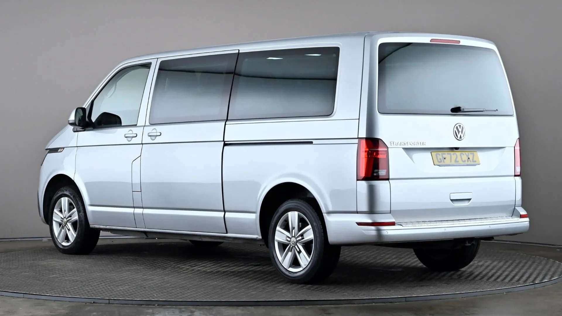 A 2022 VOLKSWAGEN TRANSPORTER SHUTTLE 2.0 TDI 150PS SE Minibus DSG A 2022 VOLKSWAGEN TRANSPORTER SHUTTLE 2.0 TDI 150PS SE Minibus DSG