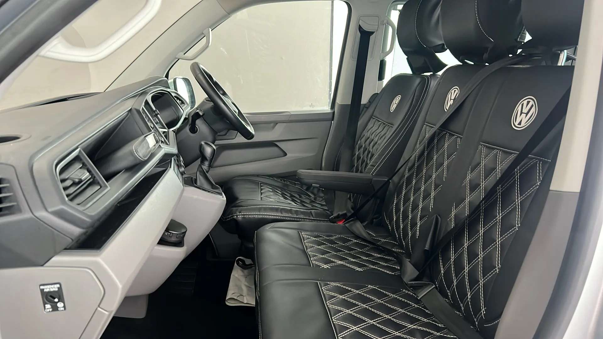 2022 VOLKSWAGEN TRANSPORTER SHUTTLE 2022 VOLKSWAGEN TRANSPORTER SHUTTLE