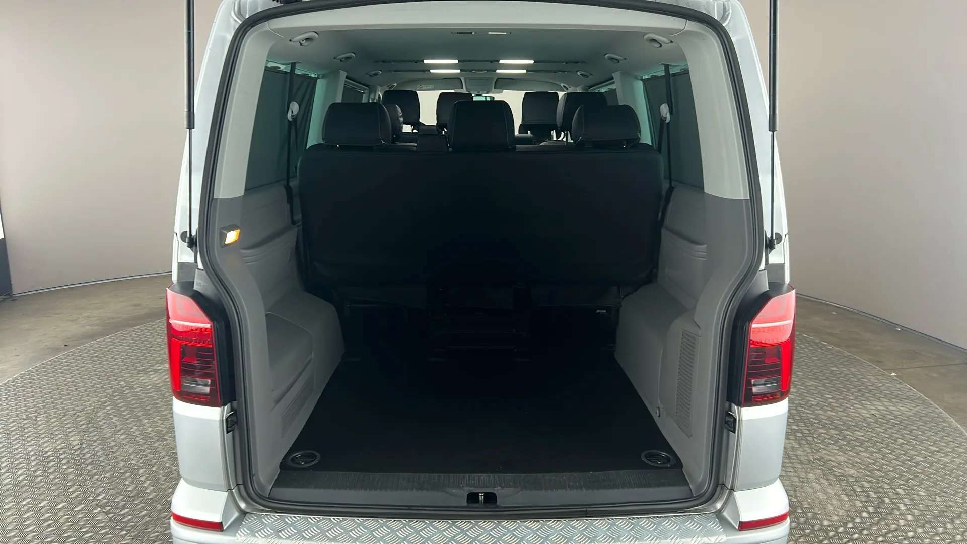 2022 VOLKSWAGEN TRANSPORTER SHUTTLE 2022 VOLKSWAGEN TRANSPORTER SHUTTLE