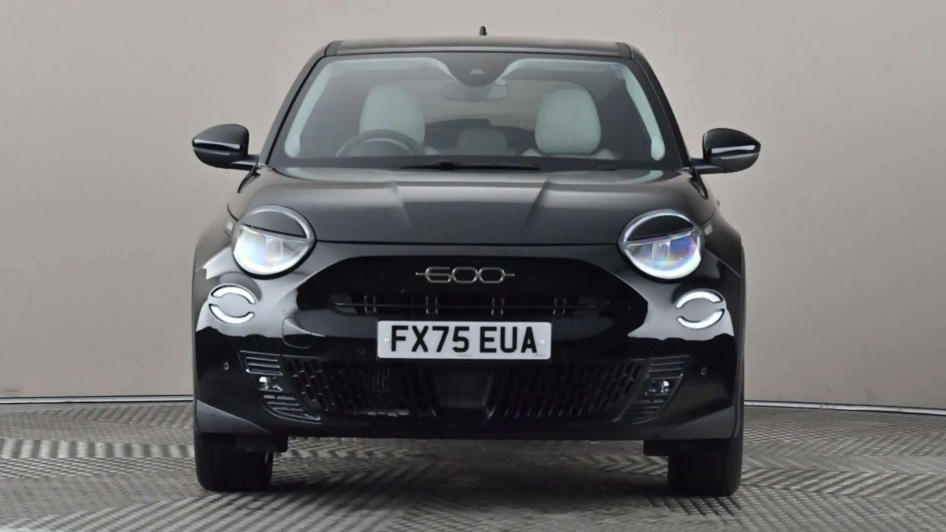 A 2025 FIAT 600 1.2 Hybrid 48V La Prima eDCT-6 A 2025 FIAT 600 1.2 Hybrid 48V La Prima eDCT-6