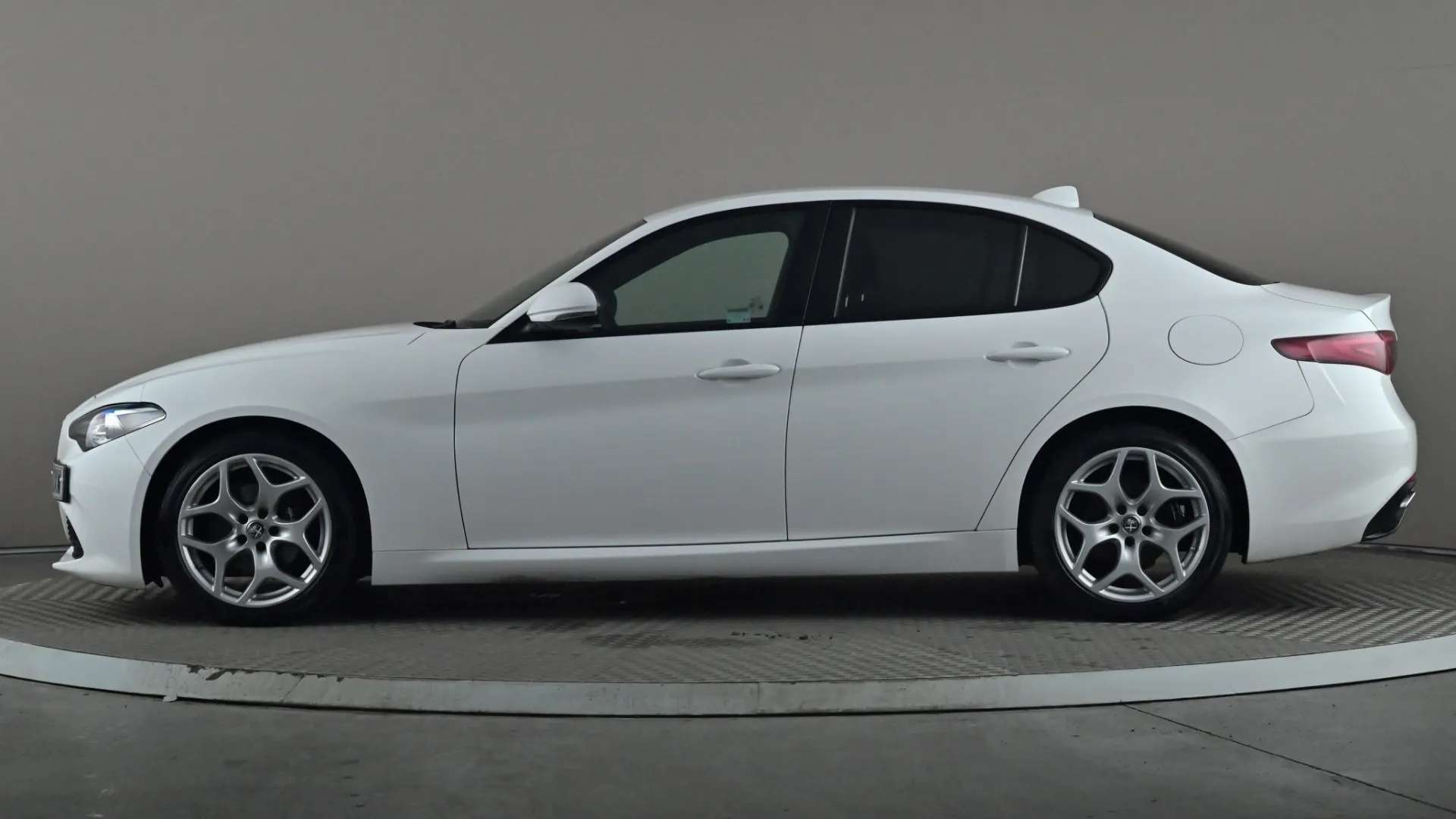 A 2020 ALFA ROMEO GIULIA 2.2 JTDM-2 190 Speciale Auto A 2020 ALFA ROMEO GIULIA 2.2 JTDM-2 190 Speciale Auto