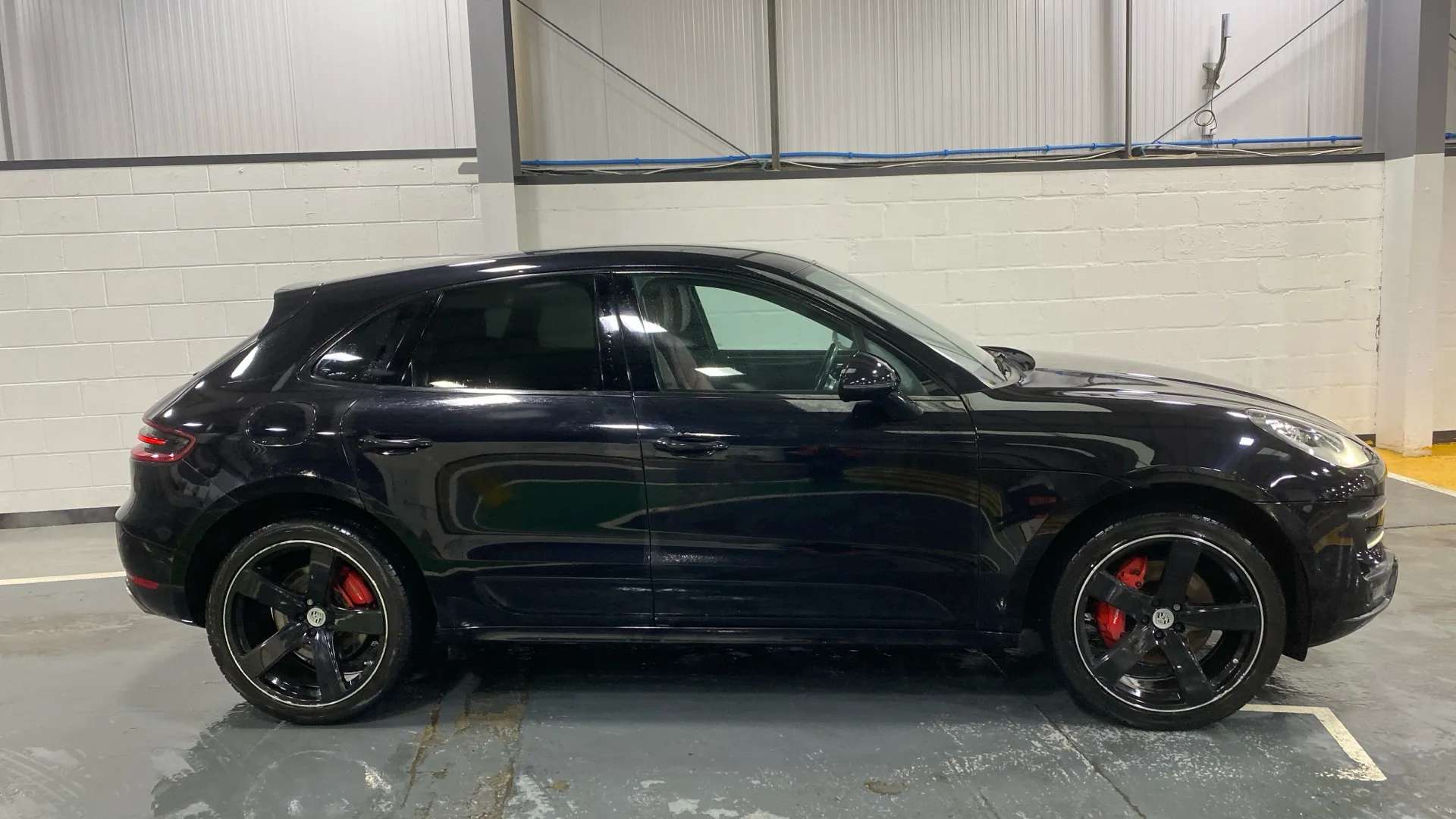 A 2017 PORSCHE MACAN Turbo PDK A 2017 PORSCHE MACAN Turbo PDK