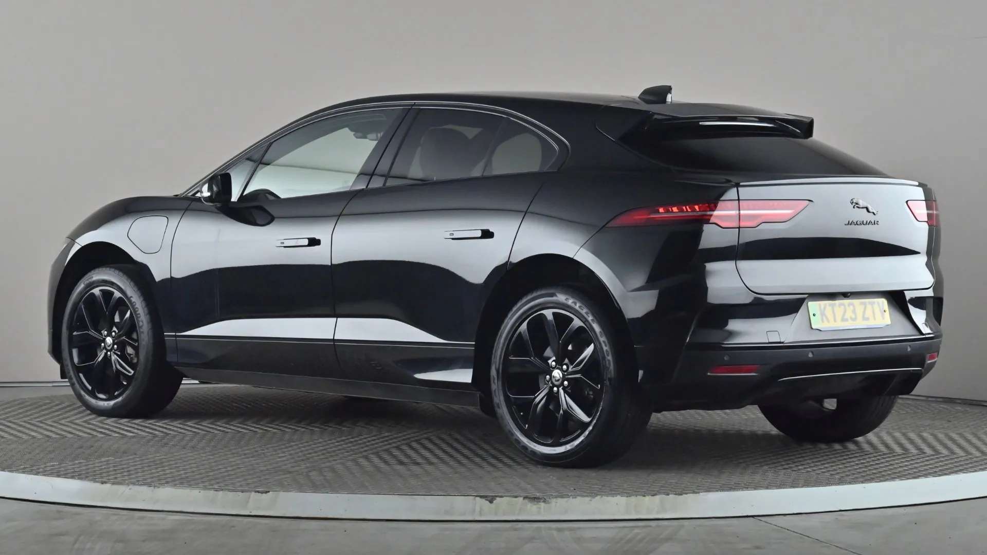 A 2023 JAGUAR I-PACE 294kW EV400 R-Dynamic SE Black 90kWh Auto A 2023 JAGUAR I-PACE 294kW EV400 R-Dynamic SE Black 90kWh Auto