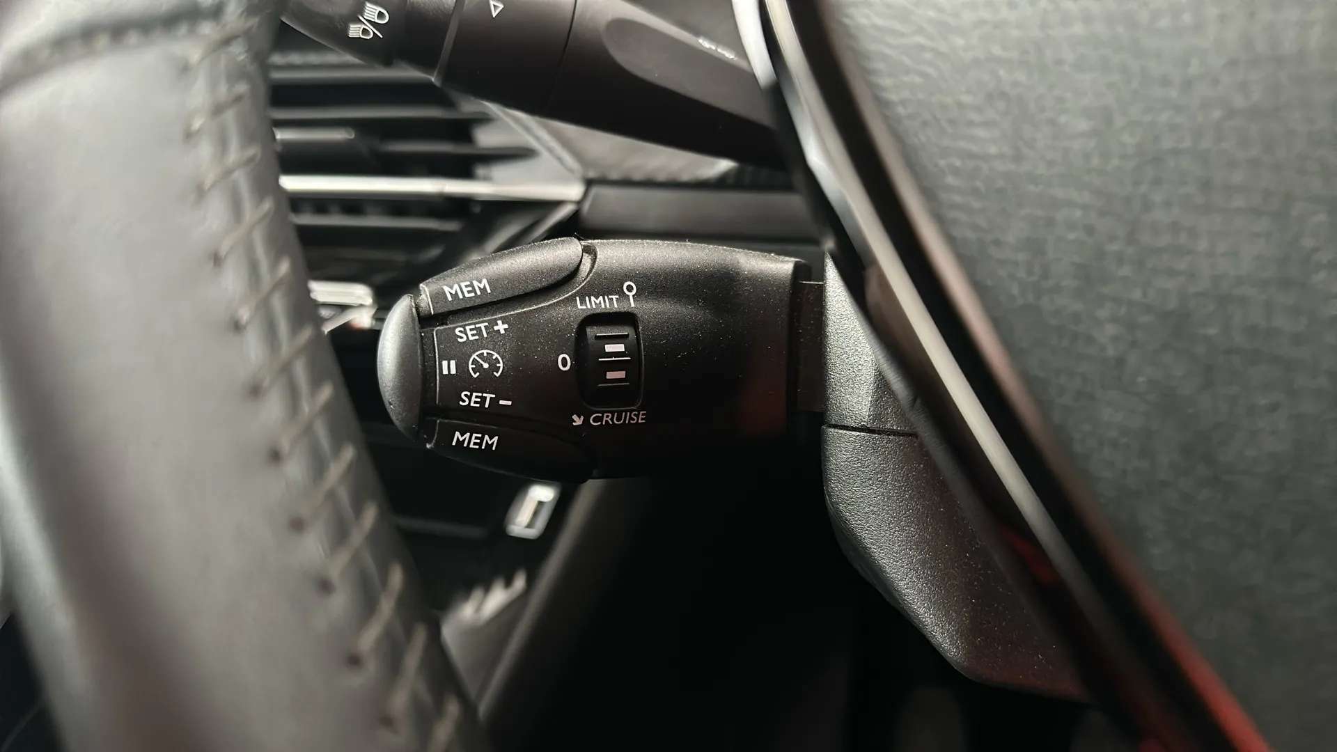 2023 PEUGEOT 2008 2023 PEUGEOT 2008