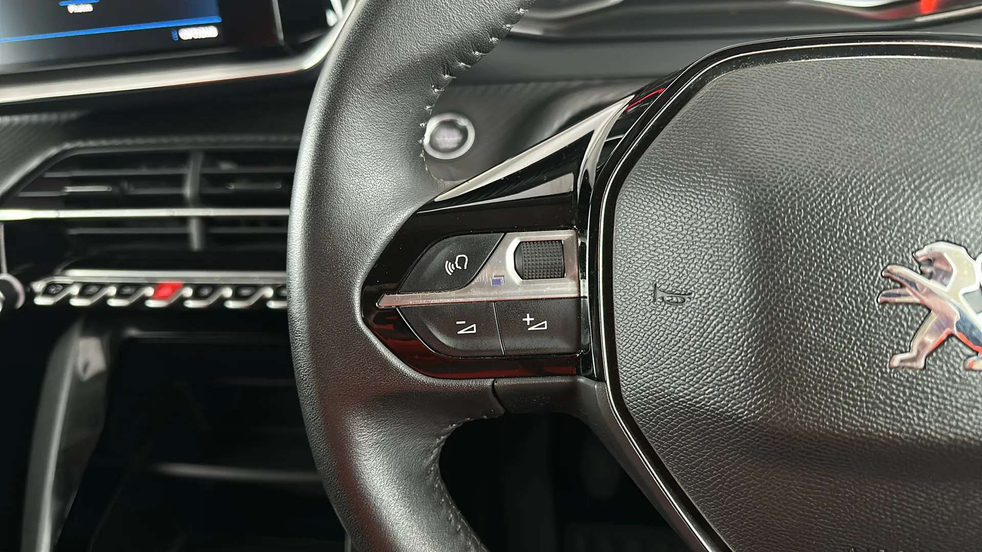 2023 PEUGEOT 2008 2023 PEUGEOT 2008