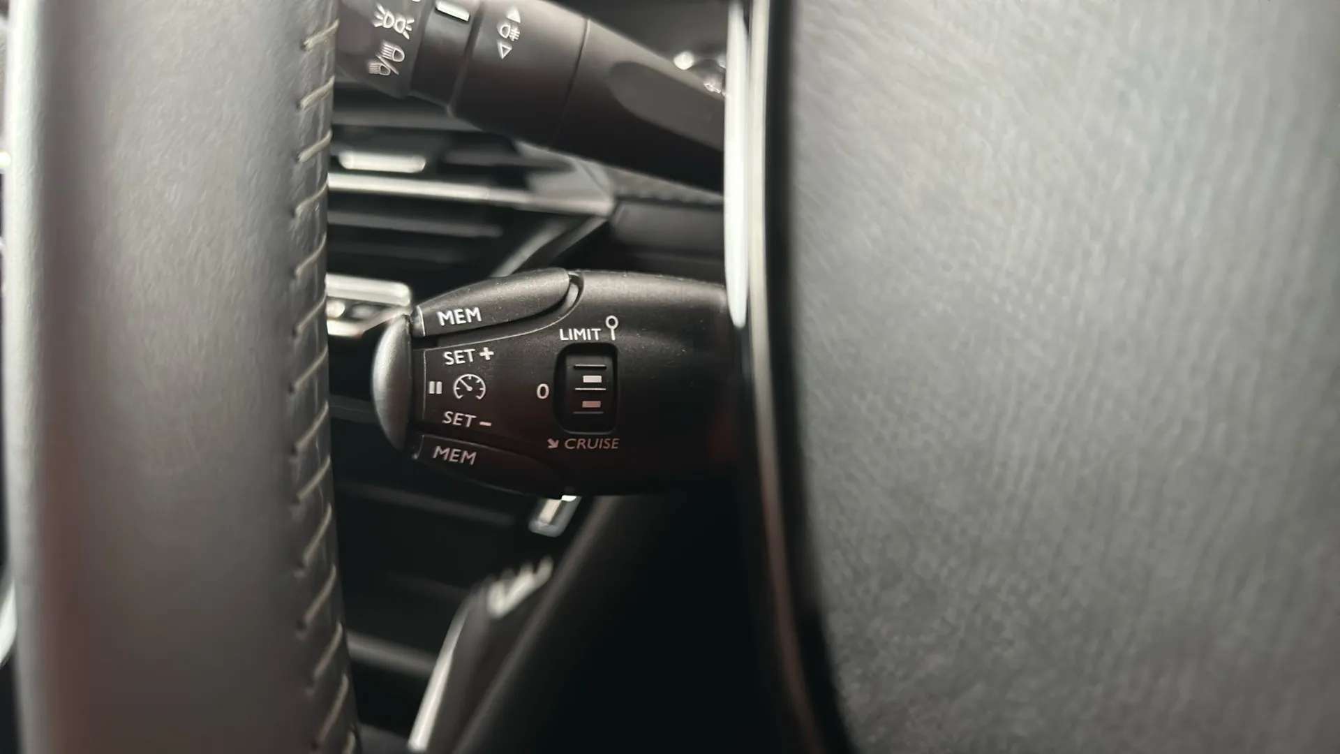 2023 PEUGEOT 208 2023 PEUGEOT 208