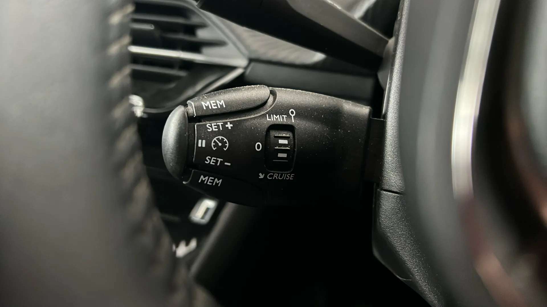 2022 PEUGEOT 2008 2022 PEUGEOT 2008