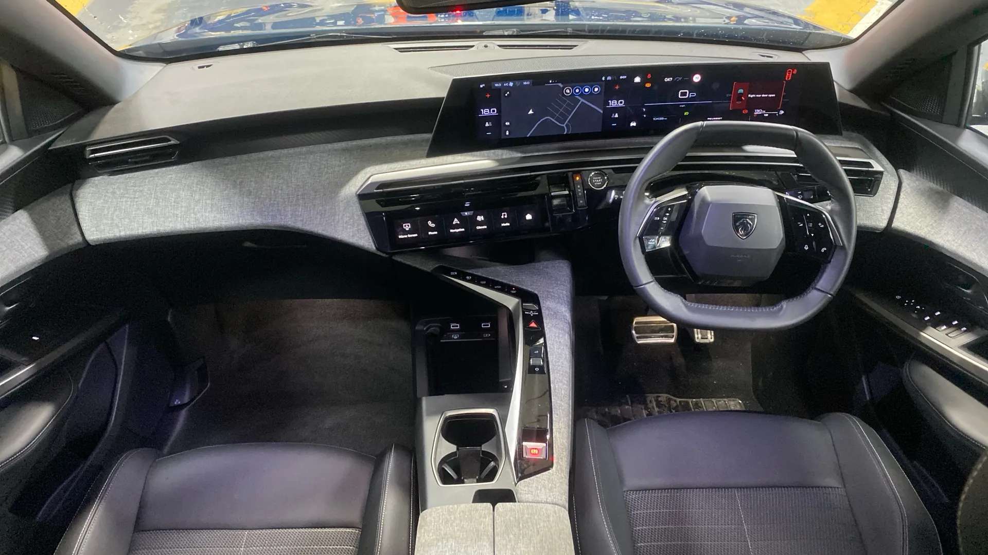 A 2024 PEUGEOT 3008 1.2 Hybrid 136 Allure e-DSC6 A 2024 PEUGEOT 3008 1.2 Hybrid 136 Allure e-DSC6