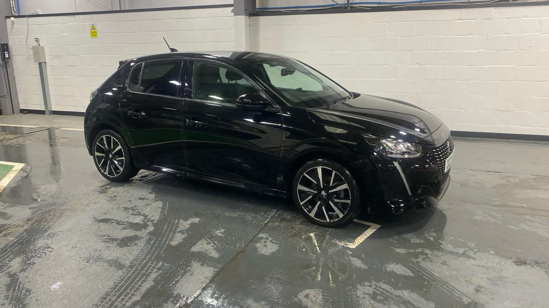 A 2021 PEUGEOT 208 1.2 PureTech 100 Allure Premium A 2021 PEUGEOT 208 1.2 PureTech 100 Allure Premium