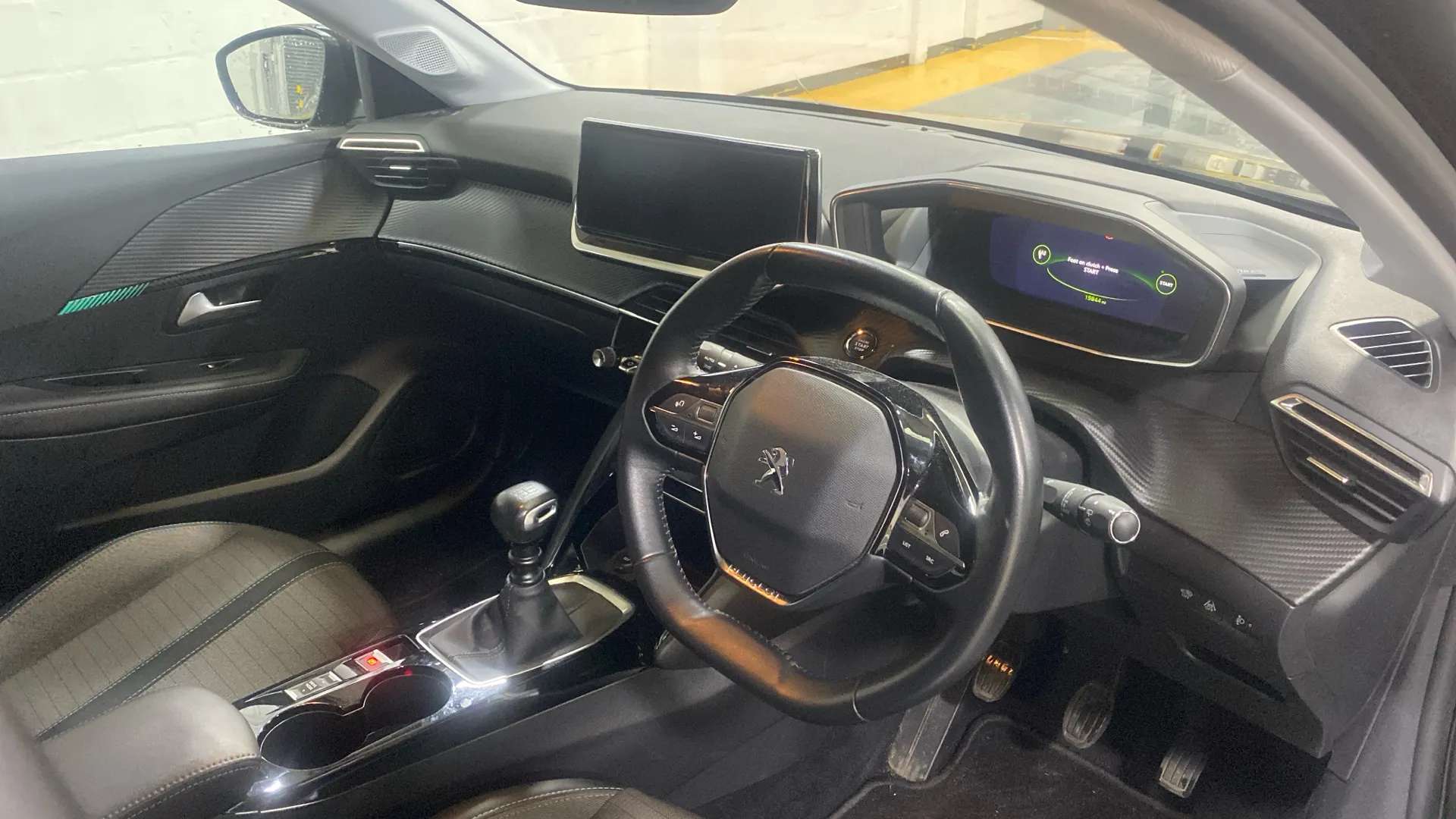 A 2021 PEUGEOT 208 1.2 PureTech 100 Allure Premium A 2021 PEUGEOT 208 1.2 PureTech 100 Allure Premium