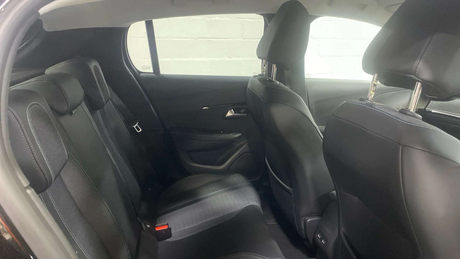 A 2021 PEUGEOT 208 1.2 PureTech 100 Allure Premium A 2021 PEUGEOT 208 1.2 PureTech 100 Allure Premium