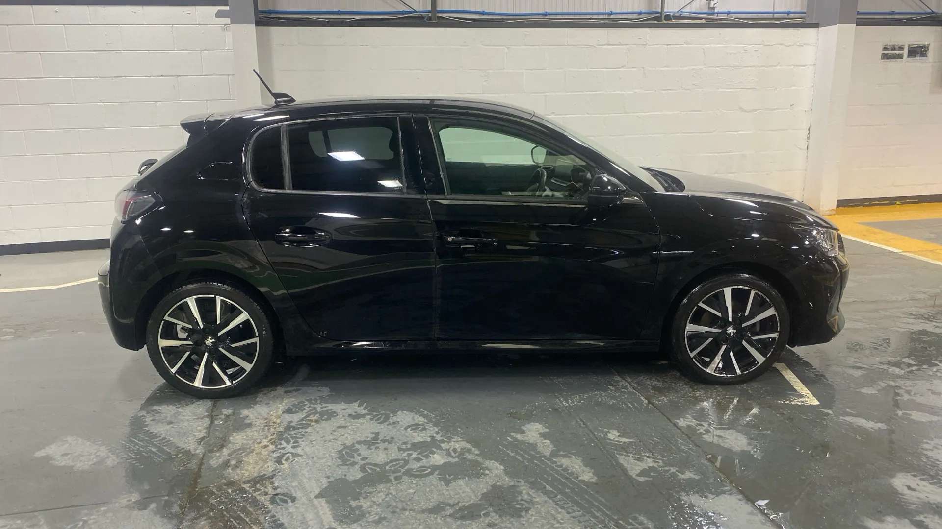 2021 PEUGEOT 208 2021 PEUGEOT 208