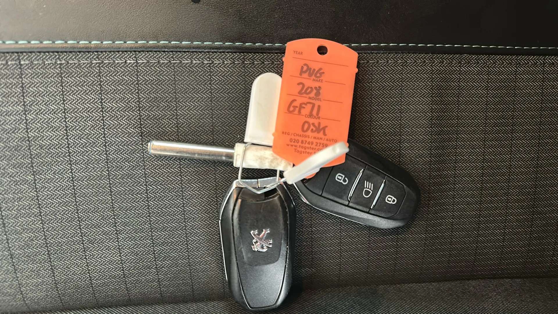 2021 PEUGEOT 208 2021 PEUGEOT 208