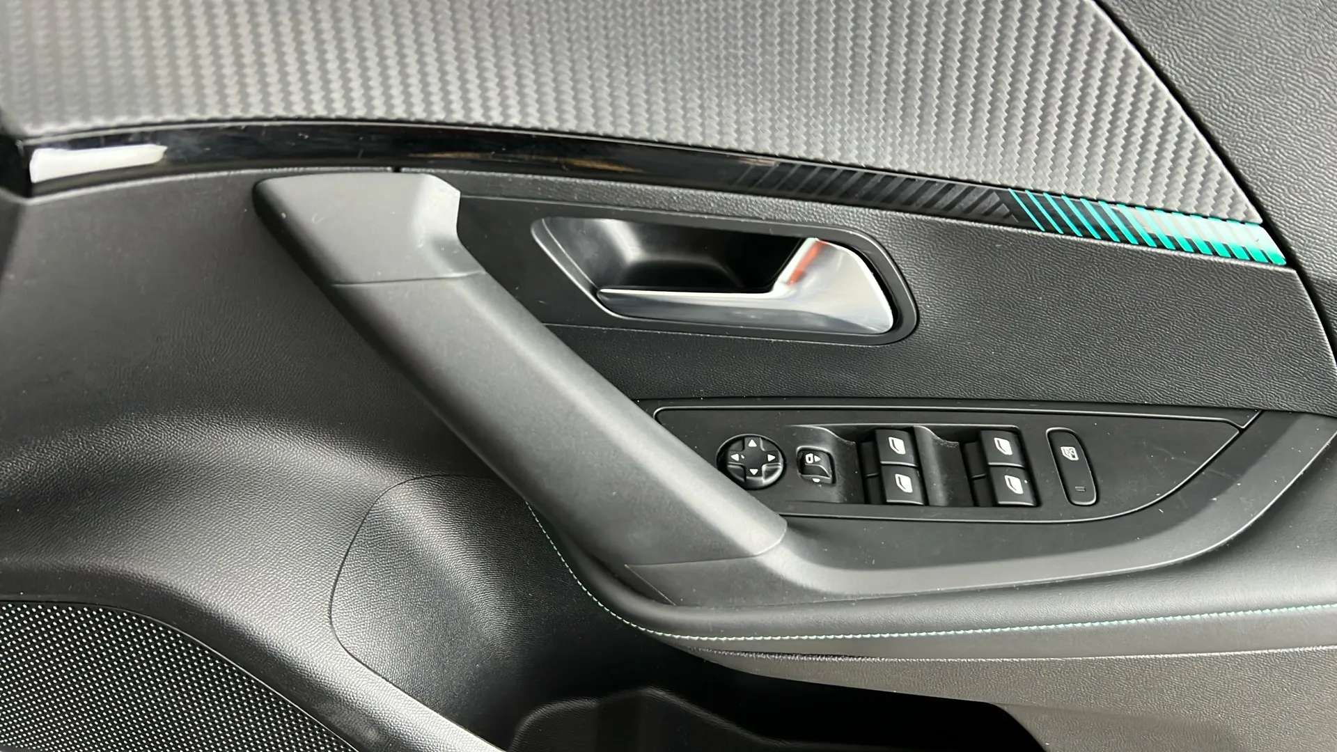 2023 PEUGEOT 2008 2023 PEUGEOT 2008