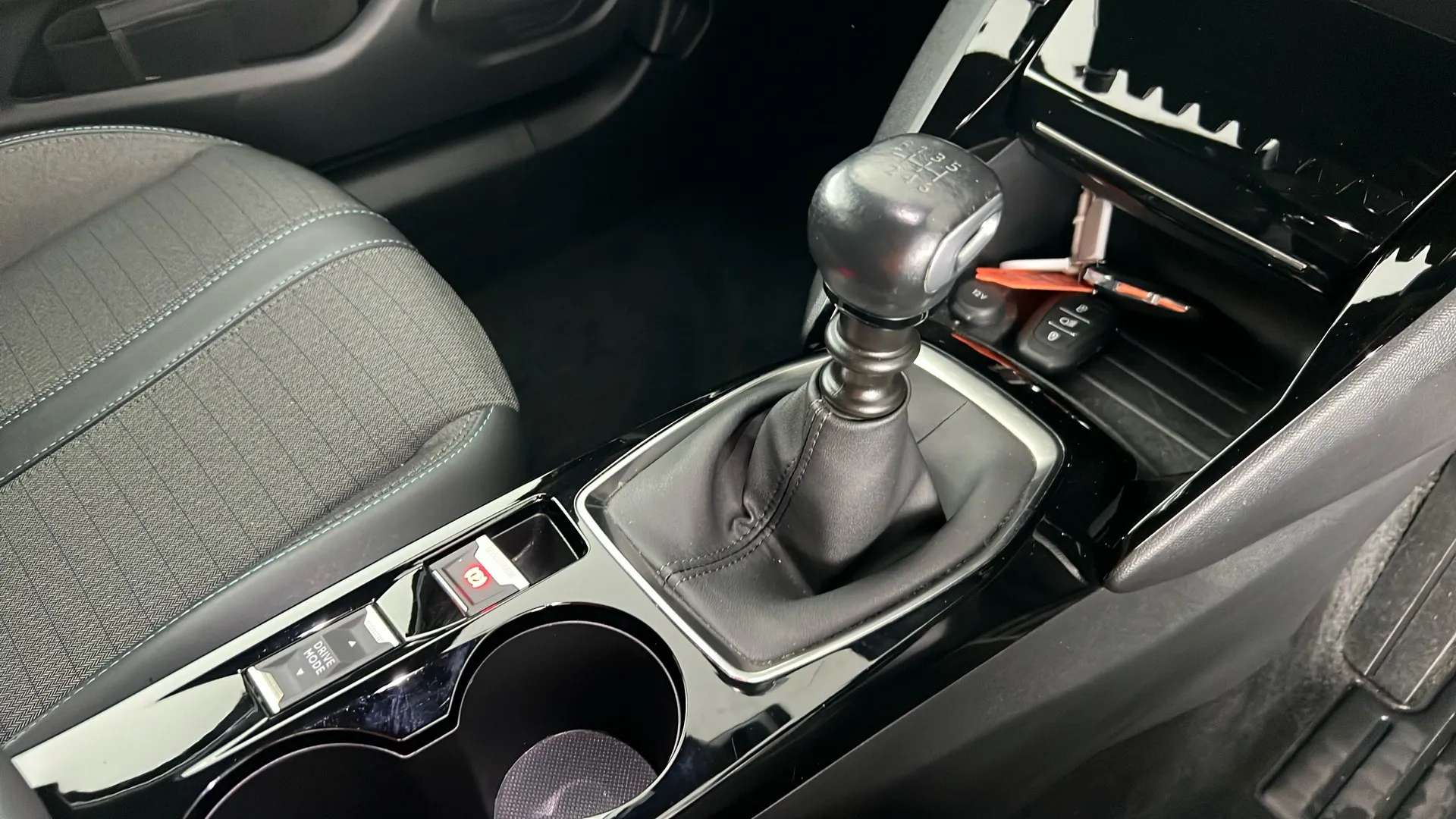 2023 PEUGEOT 2008 2023 PEUGEOT 2008