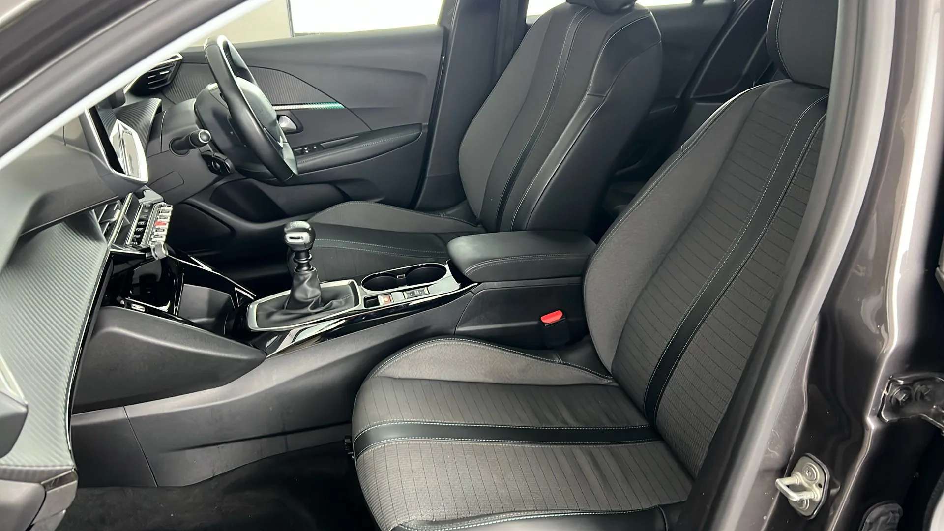 2021 PEUGEOT 208 2021 PEUGEOT 208