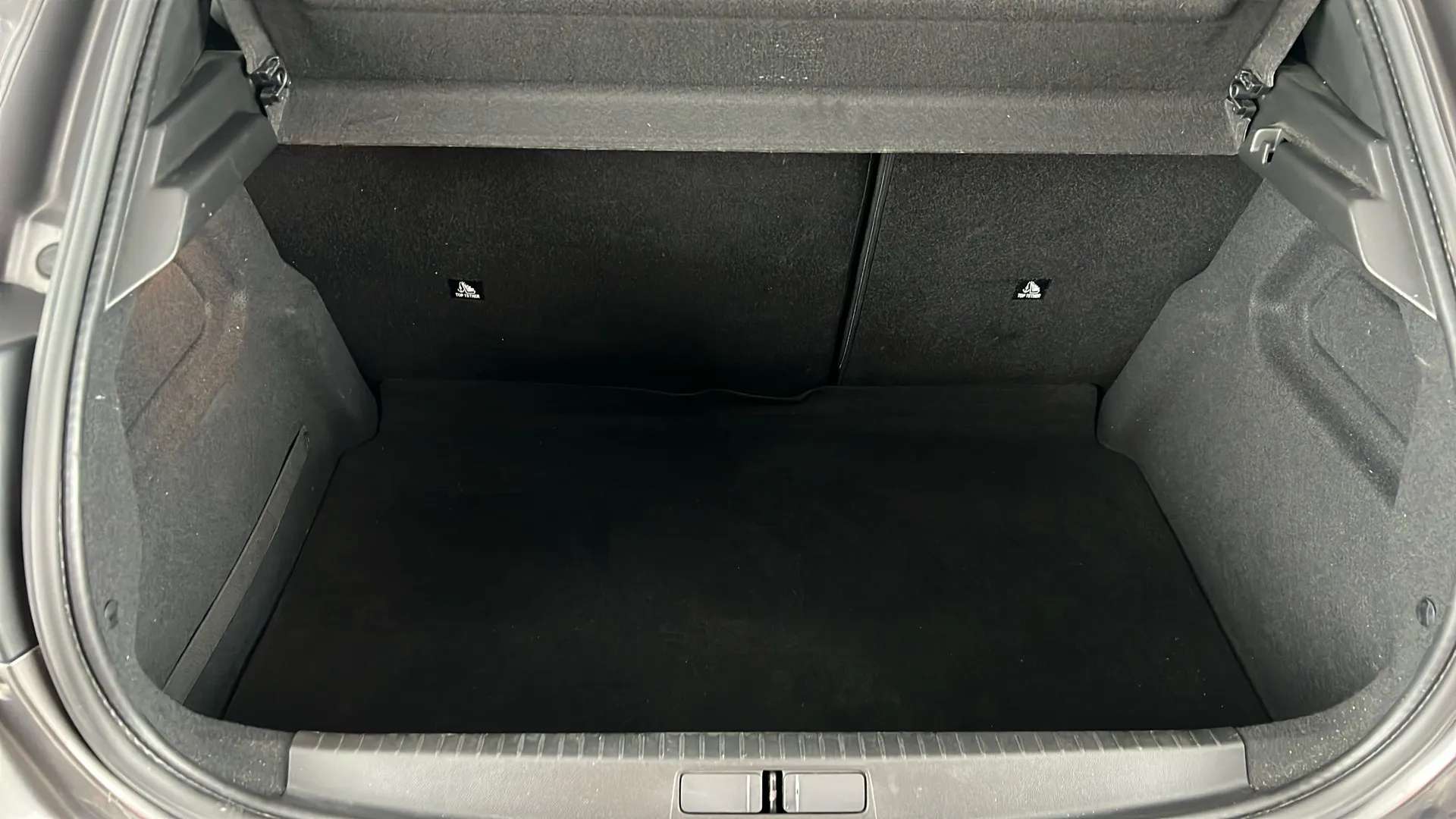 2021 PEUGEOT 208 2021 PEUGEOT 208