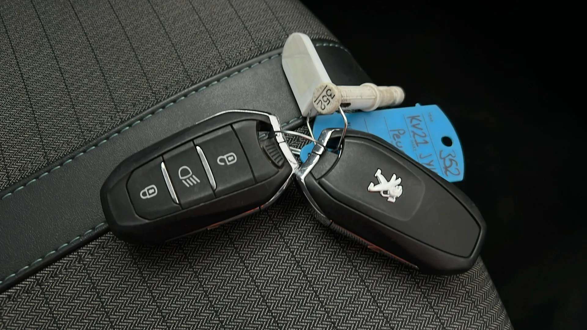 2021 PEUGEOT 208 2021 PEUGEOT 208