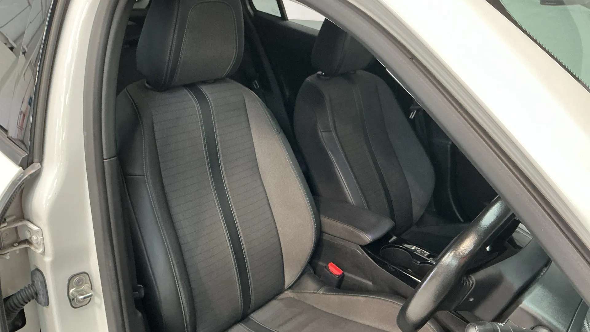 2021 PEUGEOT 2008 2021 PEUGEOT 2008