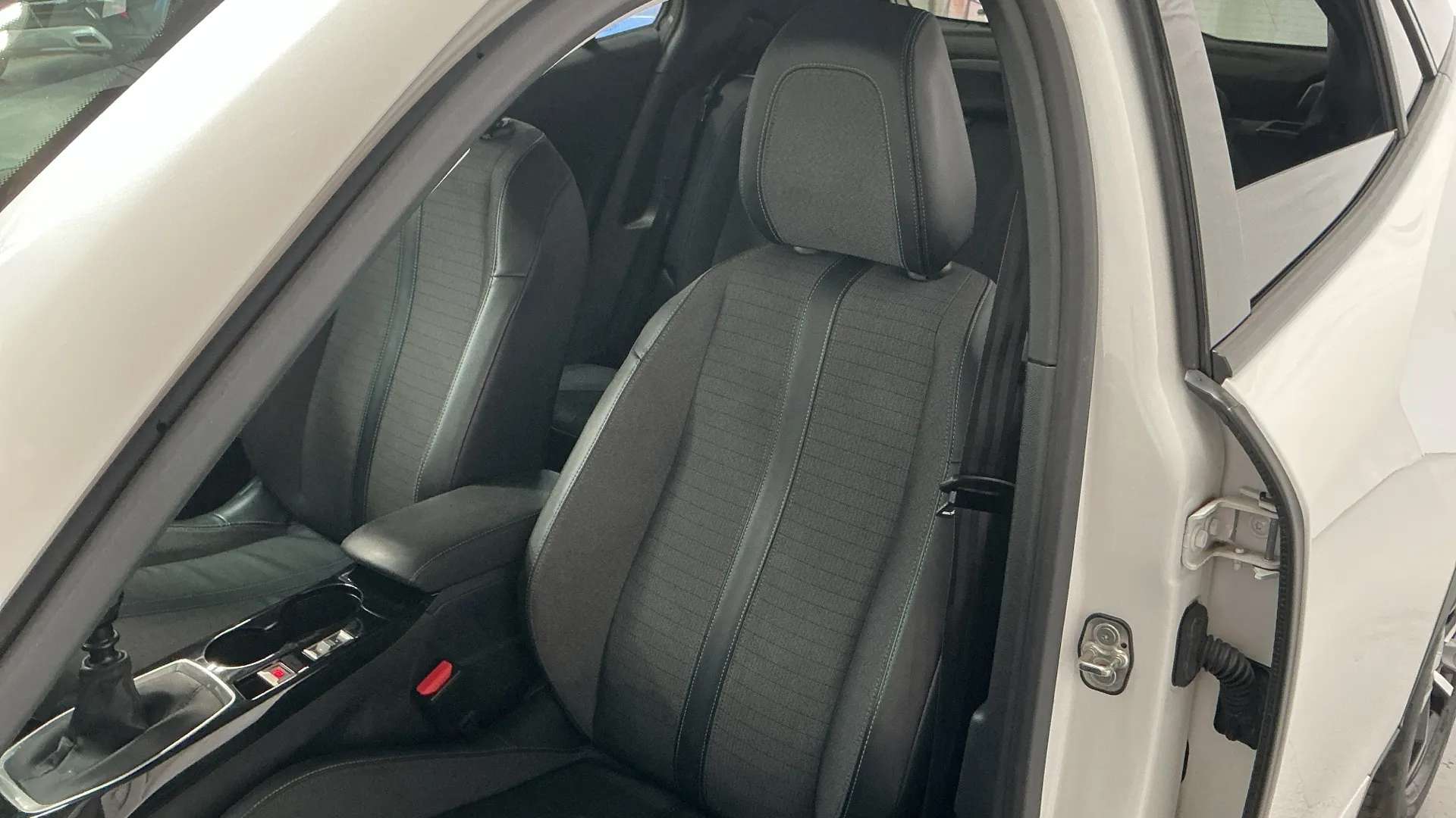 2021 PEUGEOT 2008 2021 PEUGEOT 2008