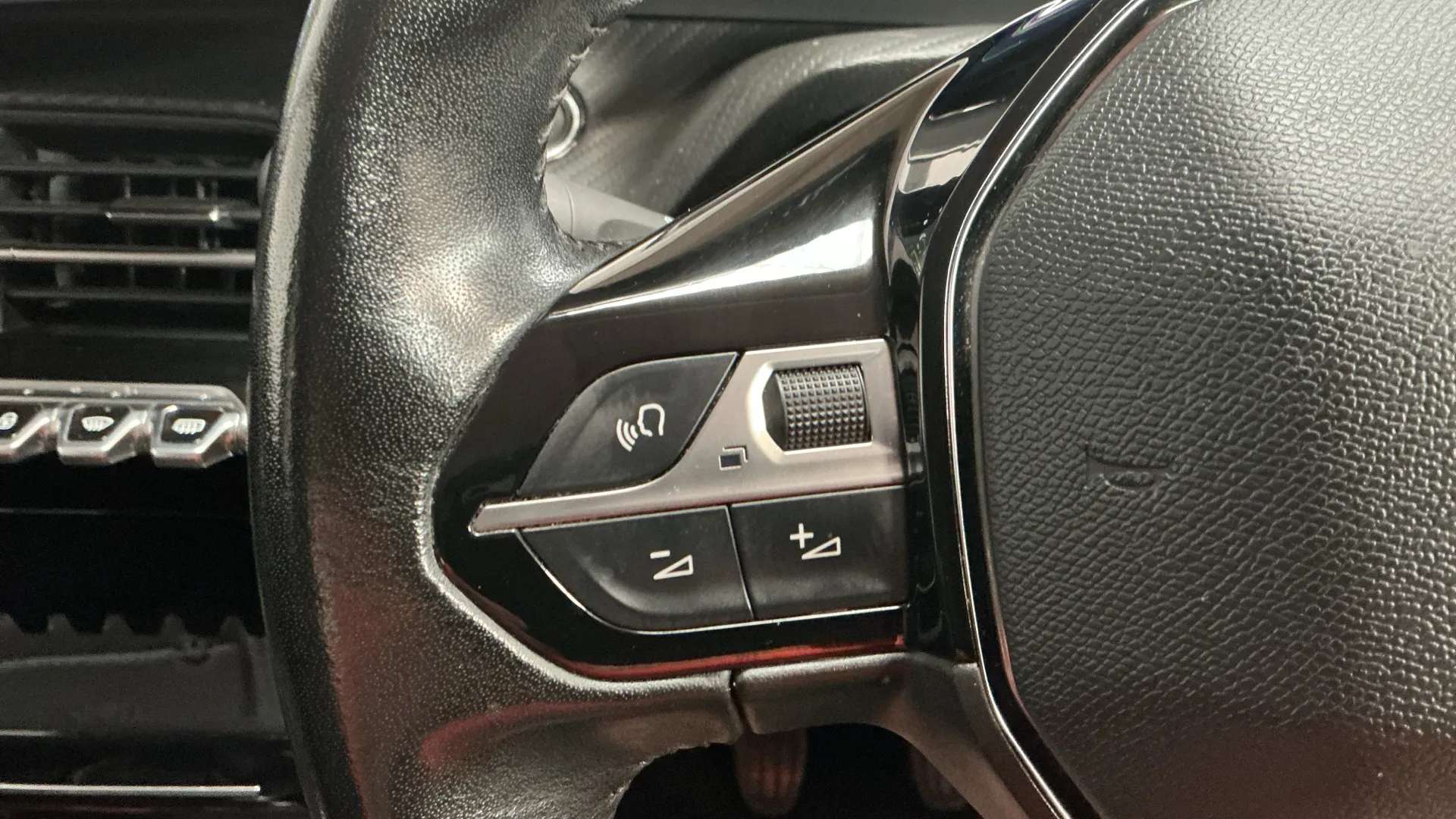 2021 PEUGEOT 2008 2021 PEUGEOT 2008