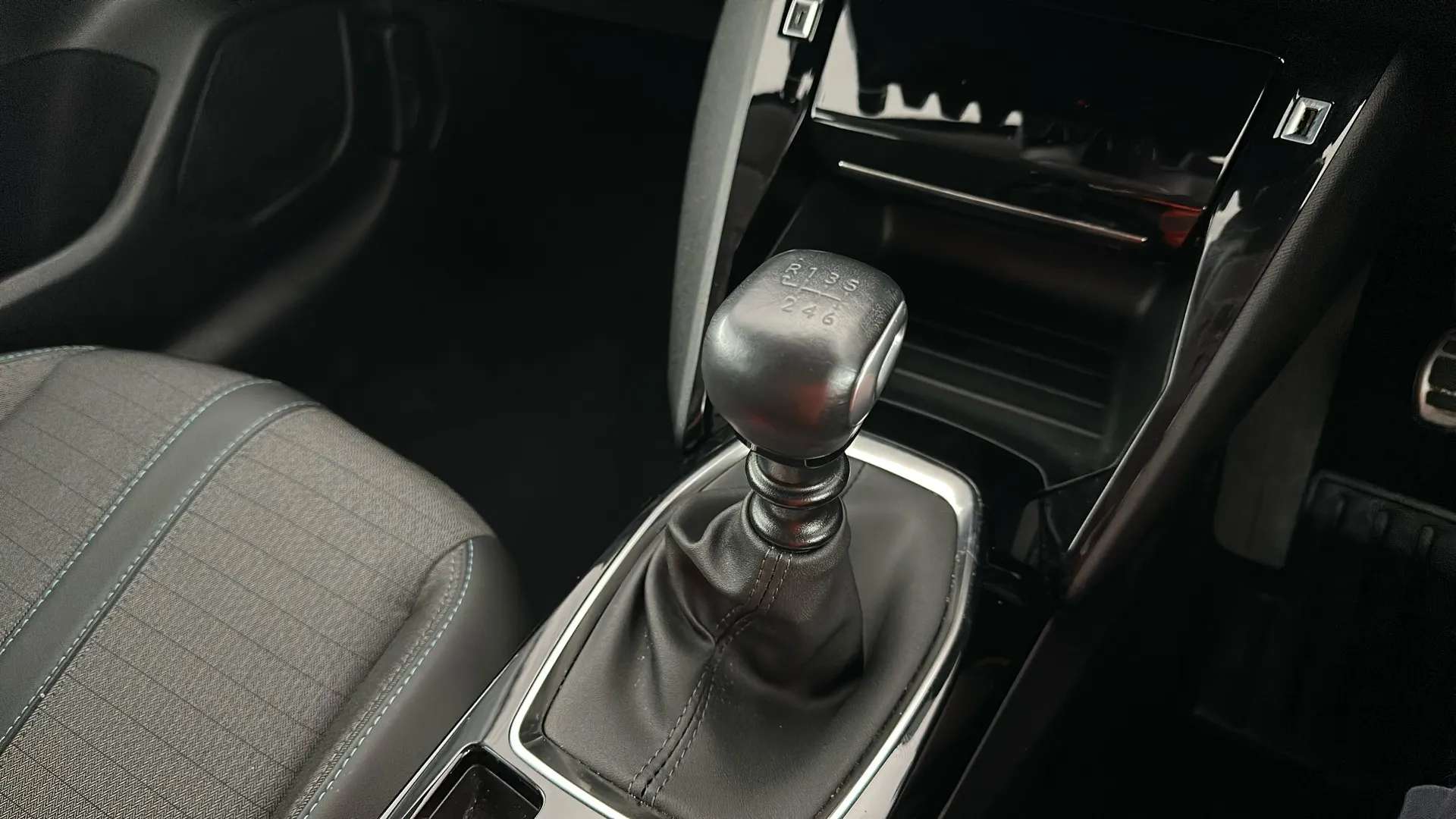 2023 PEUGEOT 208 2023 PEUGEOT 208