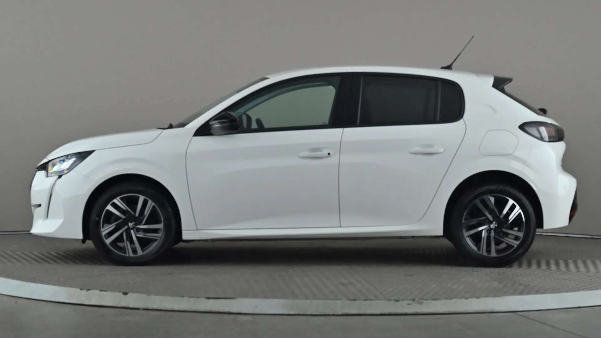 A 2023 PEUGEOT 208 1.5 BlueHDi 100 Allure Premium + A 2023 PEUGEOT 208 1.5 BlueHDi 100 Allure Premium +