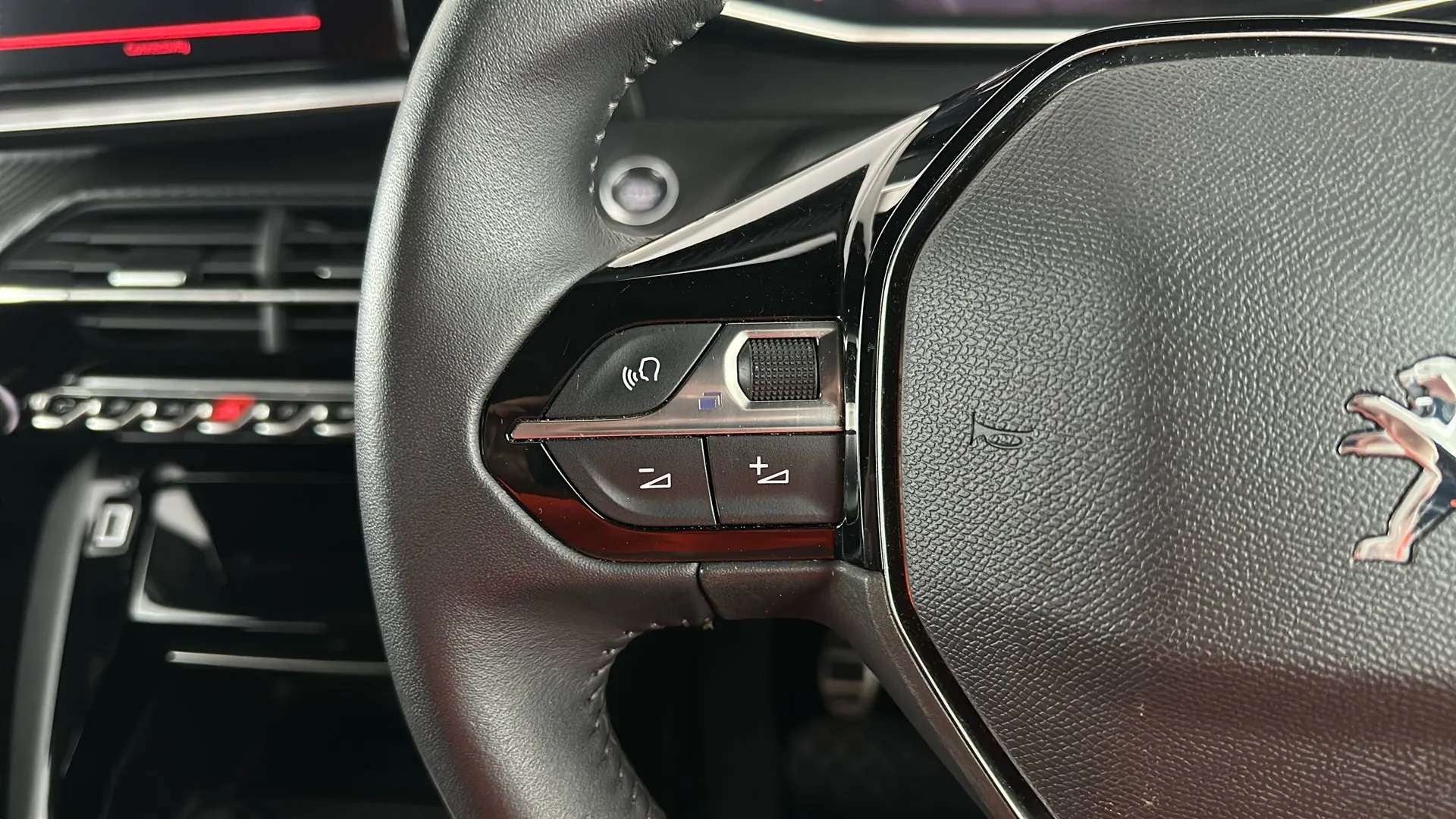 2023 PEUGEOT 2008 2023 PEUGEOT 2008
