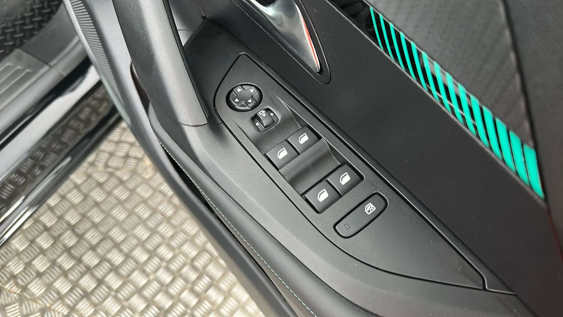 2023 PEUGEOT 2008 2023 PEUGEOT 2008