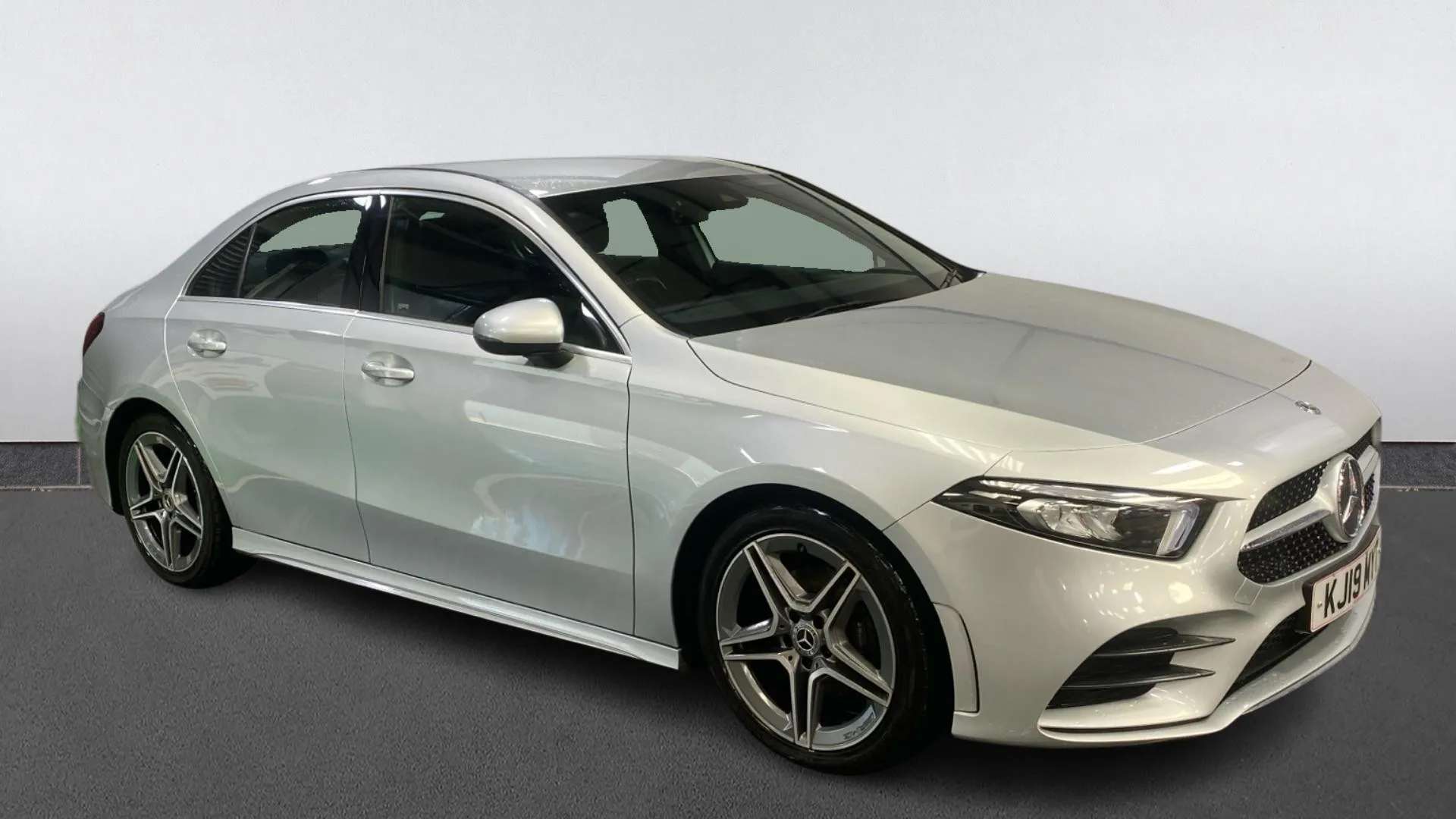 A 2019 MERCEDES-BENZ A CLASS A180d AMG Line Auto A 2019 MERCEDES-BENZ A CLASS A180d AMG Line Auto