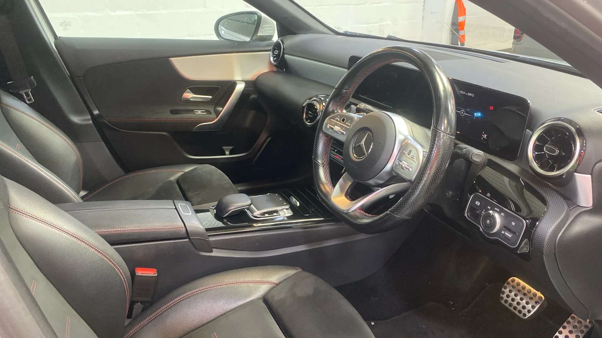 A 2019 MERCEDES-BENZ A CLASS A180d AMG Line Auto A 2019 MERCEDES-BENZ A CLASS A180d AMG Line Auto