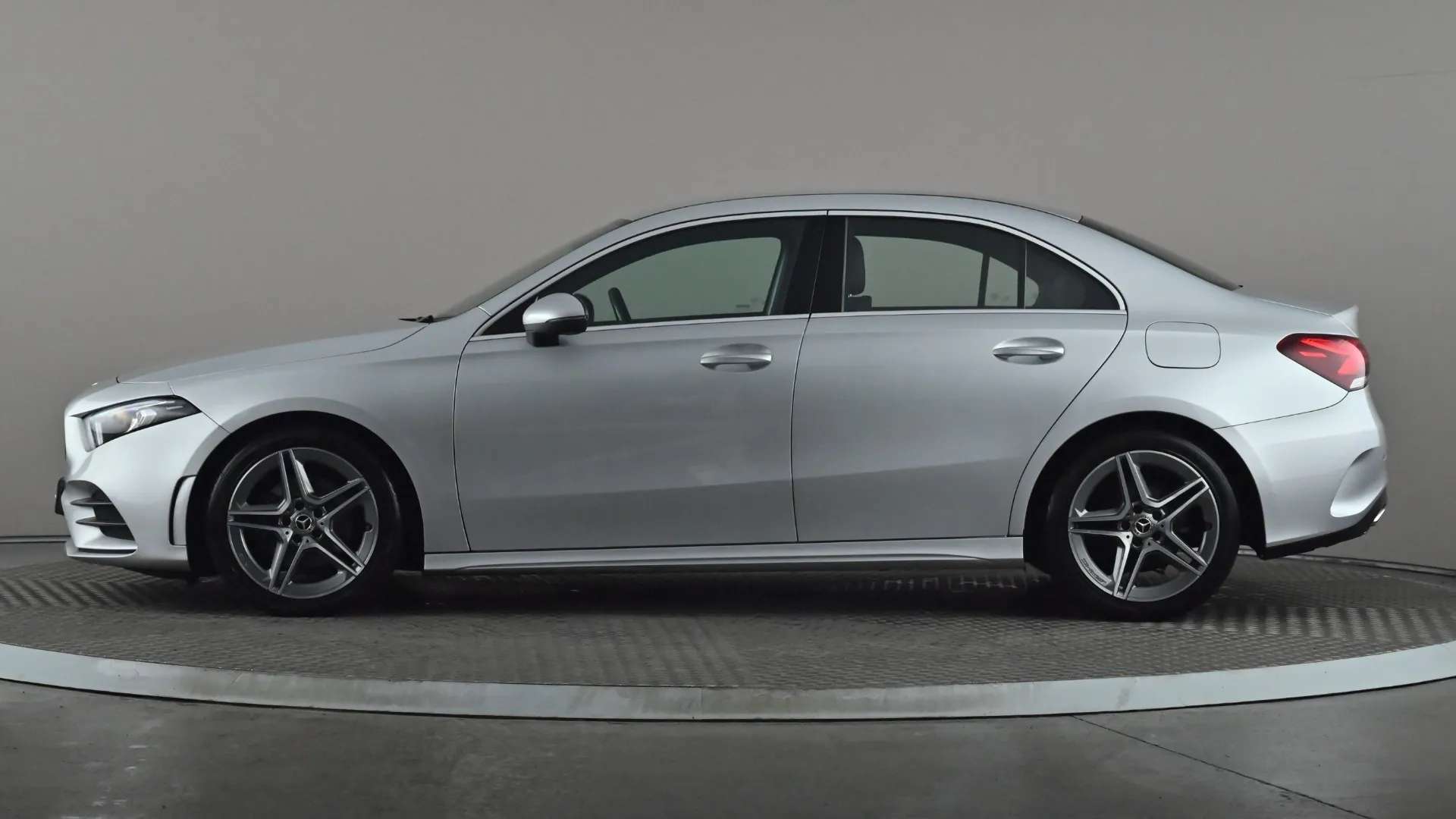 A 2019 MERCEDES-BENZ A CLASS A180d AMG Line Auto A 2019 MERCEDES-BENZ A CLASS A180d AMG Line Auto