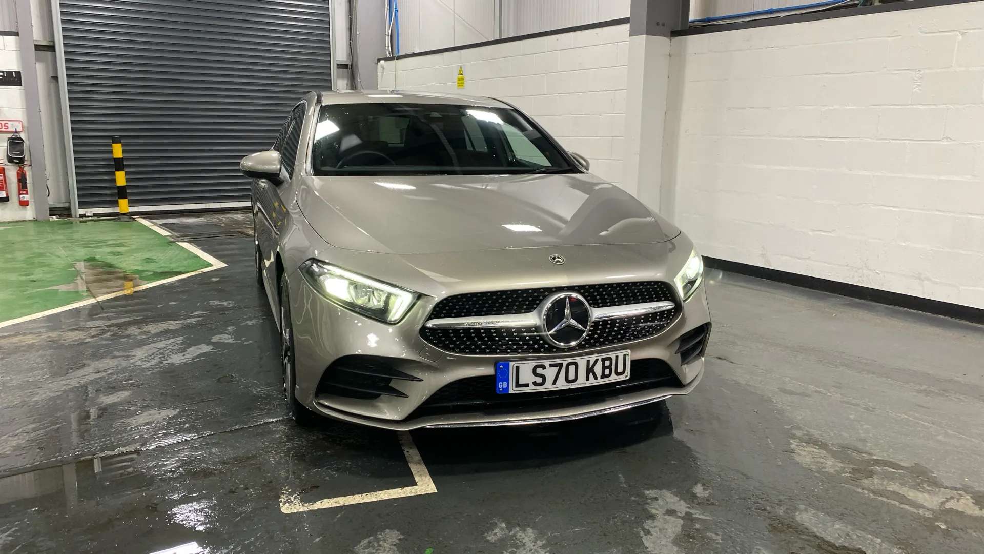 A 2020 MERCEDES-BENZ A CLASS A250e AMG Line Auto A 2020 MERCEDES-BENZ A CLASS A250e AMG Line Auto