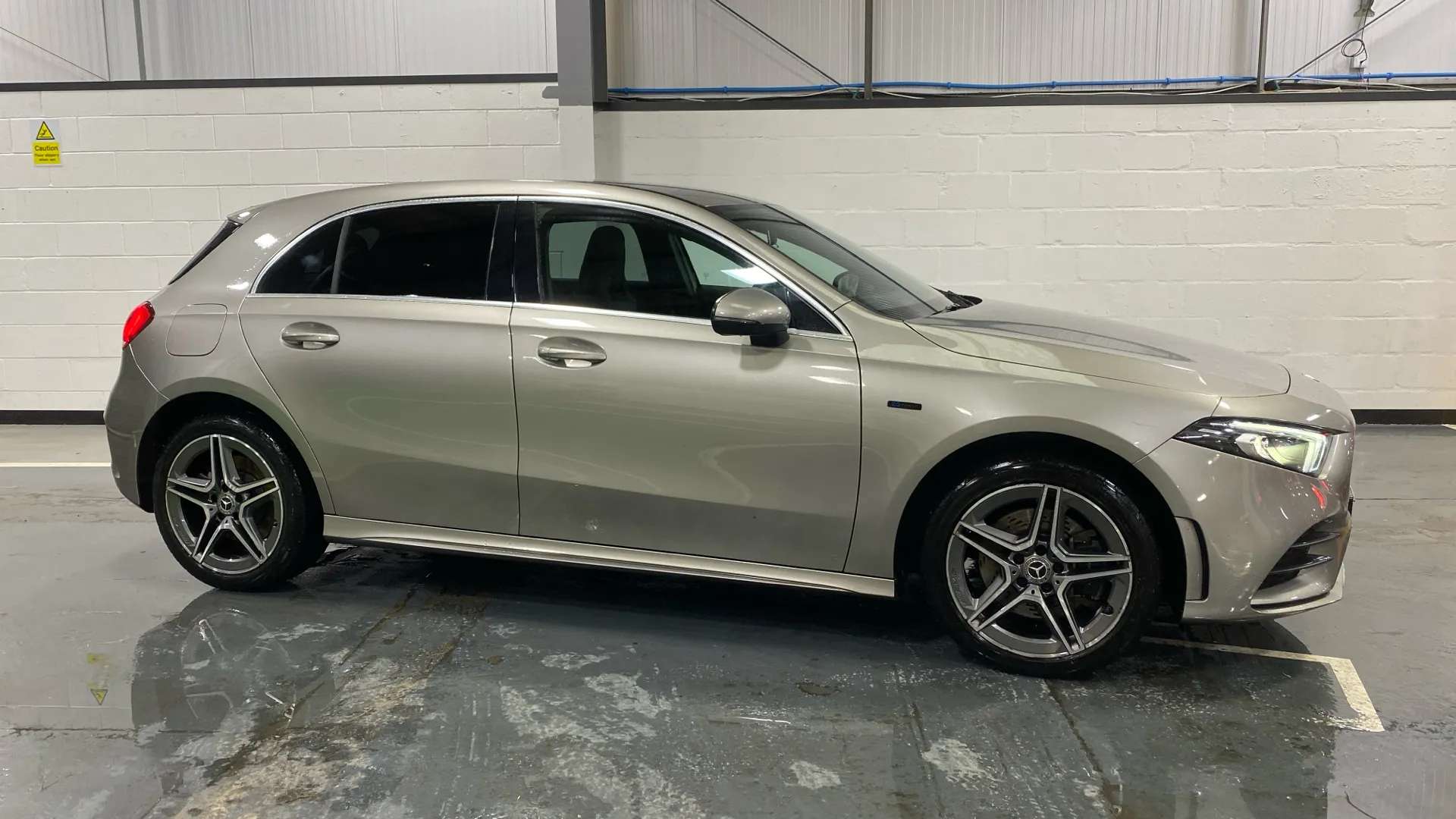 A 2020 MERCEDES-BENZ A CLASS A250e AMG Line Auto A 2020 MERCEDES-BENZ A CLASS A250e AMG Line Auto