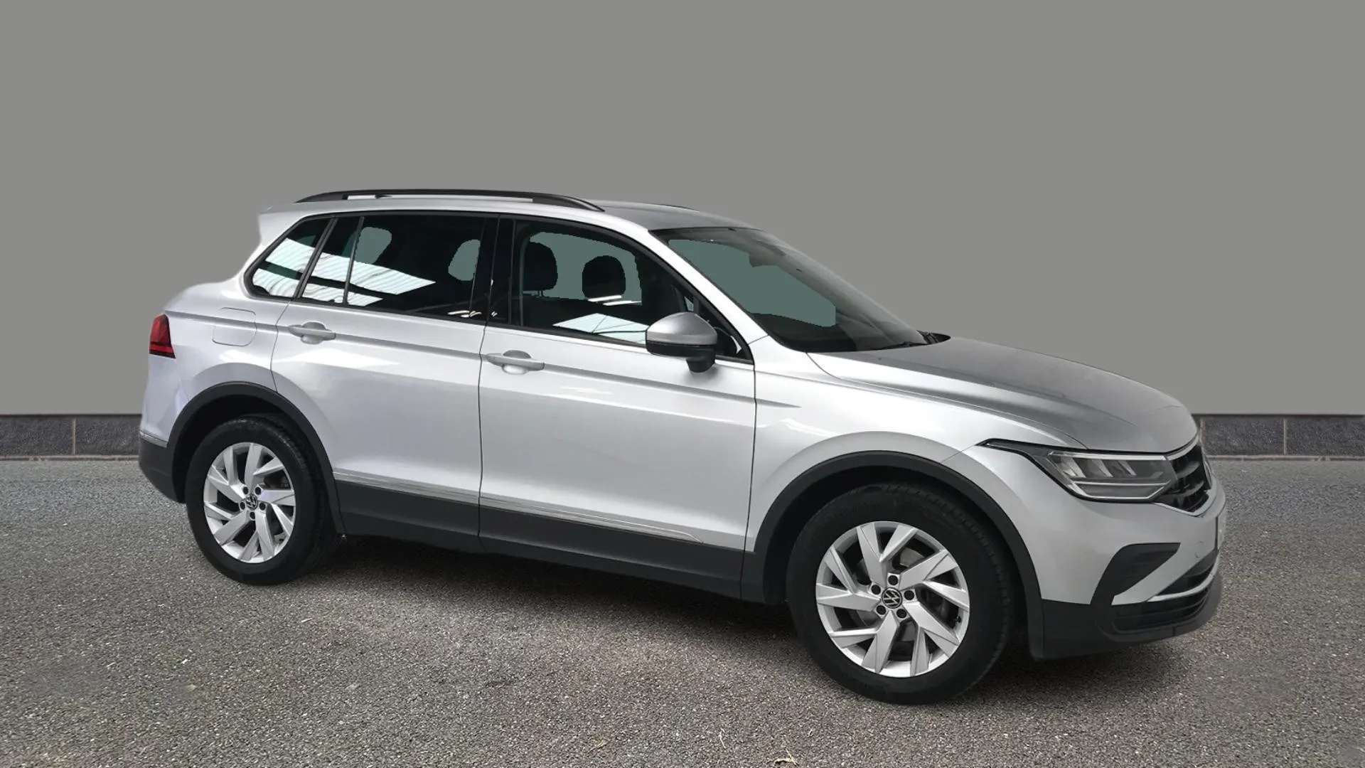 A 2021 VOLKSWAGEN TIGUAN 1.5 TSI Life A 2021 VOLKSWAGEN TIGUAN 1.5 TSI Life