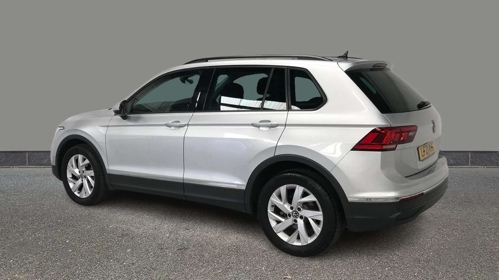 A 2021 VOLKSWAGEN TIGUAN 1.5 TSI Life A 2021 VOLKSWAGEN TIGUAN 1.5 TSI Life