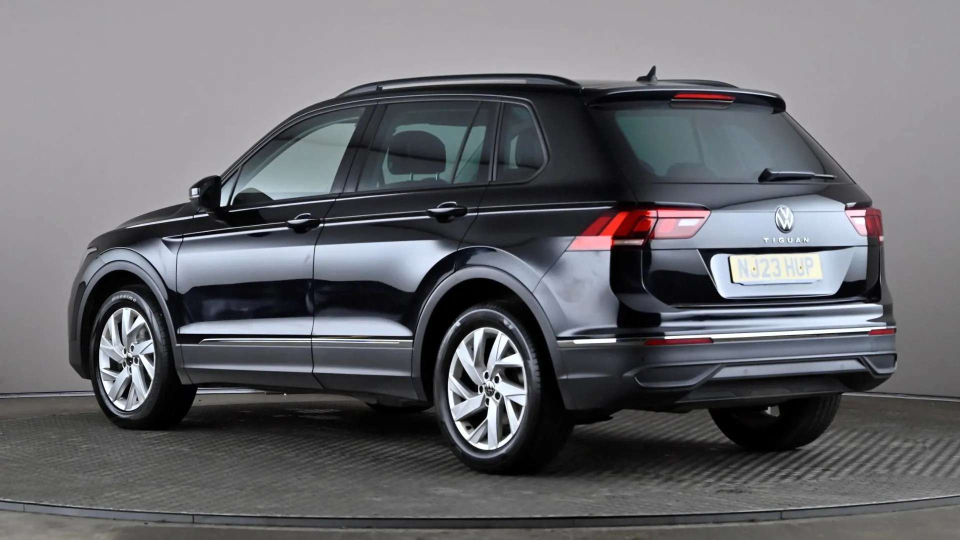 A 2023 VOLKSWAGEN TIGUAN 1.5 TSI Life A 2023 VOLKSWAGEN TIGUAN 1.5 TSI Life