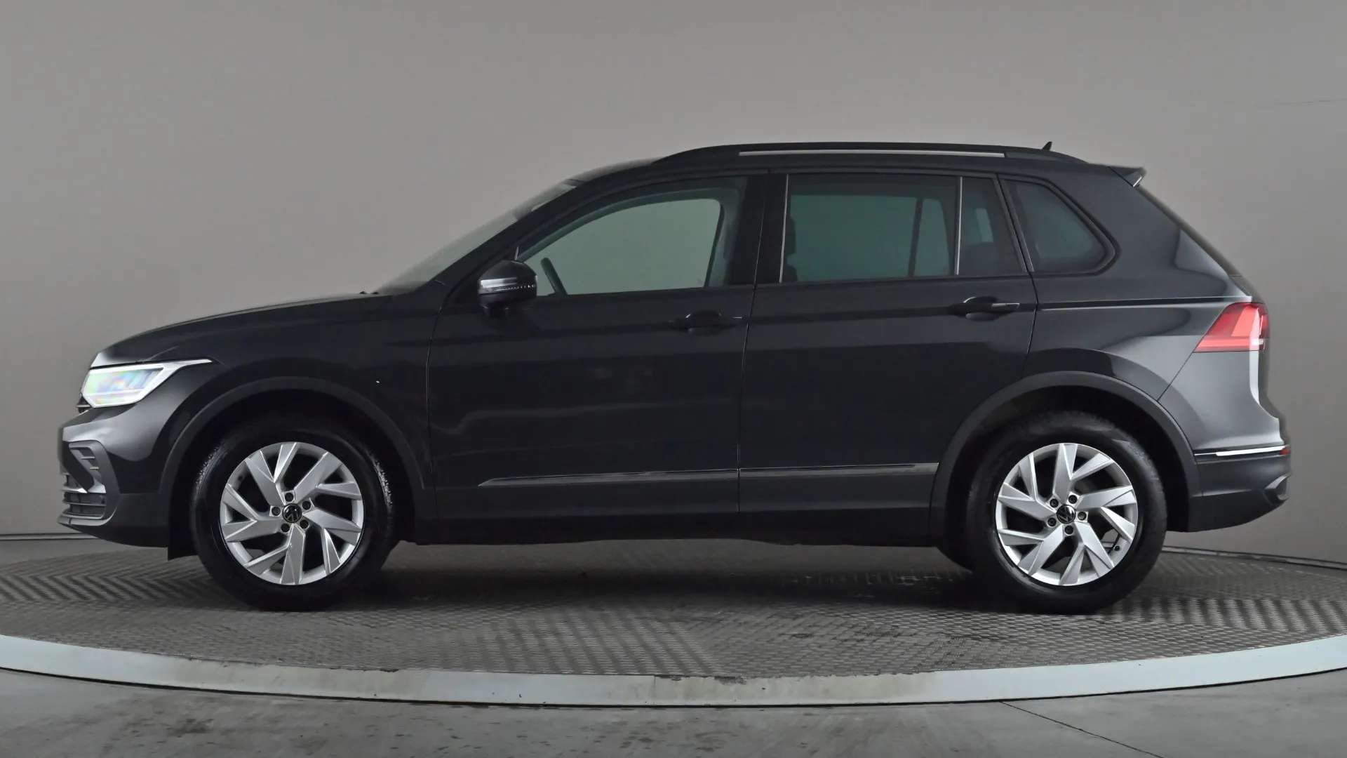 A 2022 VOLKSWAGEN TIGUAN 1.5 TSI Life A 2022 VOLKSWAGEN TIGUAN 1.5 TSI Life