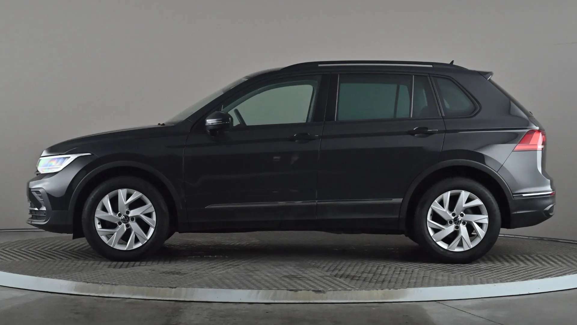 A 2022 VOLKSWAGEN TIGUAN 1.5 TSI Life A 2022 VOLKSWAGEN TIGUAN 1.5 TSI Life