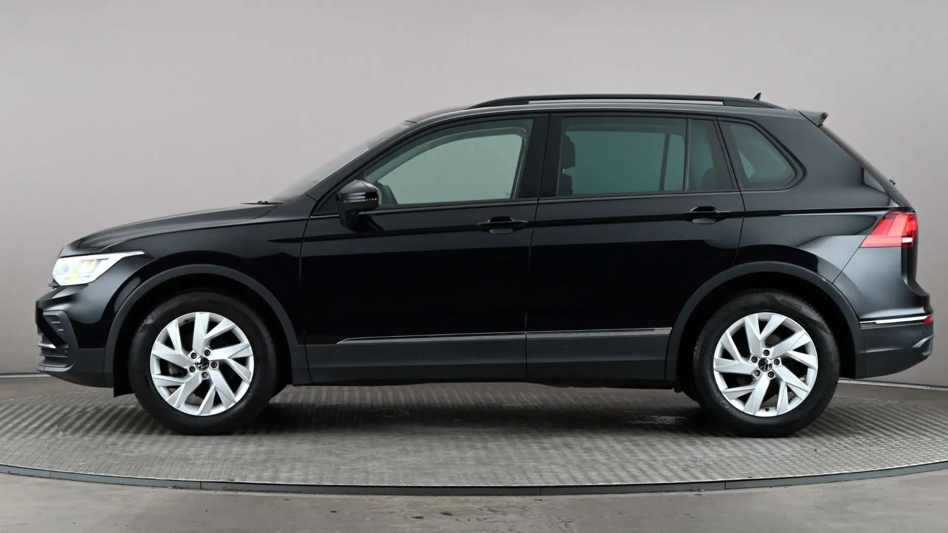 A 2022 VOLKSWAGEN TIGUAN 1.5 TSI Life A 2022 VOLKSWAGEN TIGUAN 1.5 TSI Life