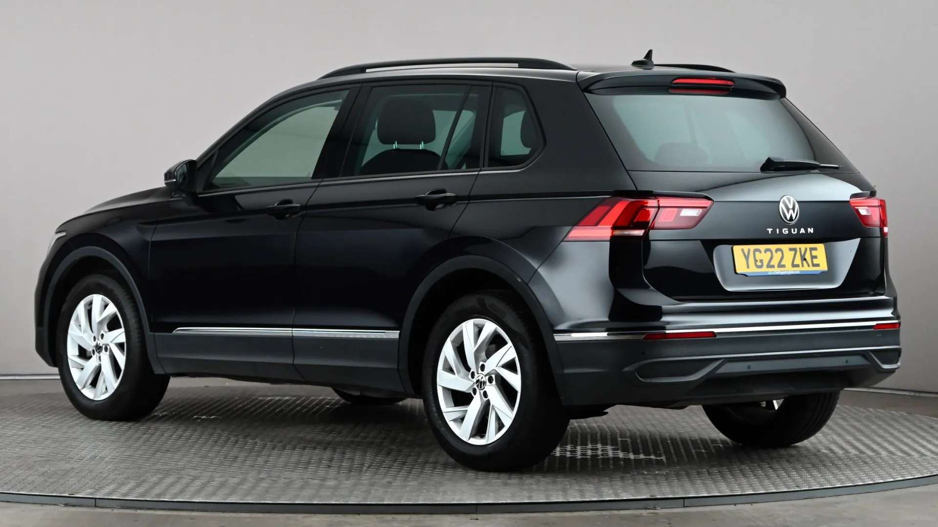 A 2022 VOLKSWAGEN TIGUAN 1.5 TSI Life A 2022 VOLKSWAGEN TIGUAN 1.5 TSI Life