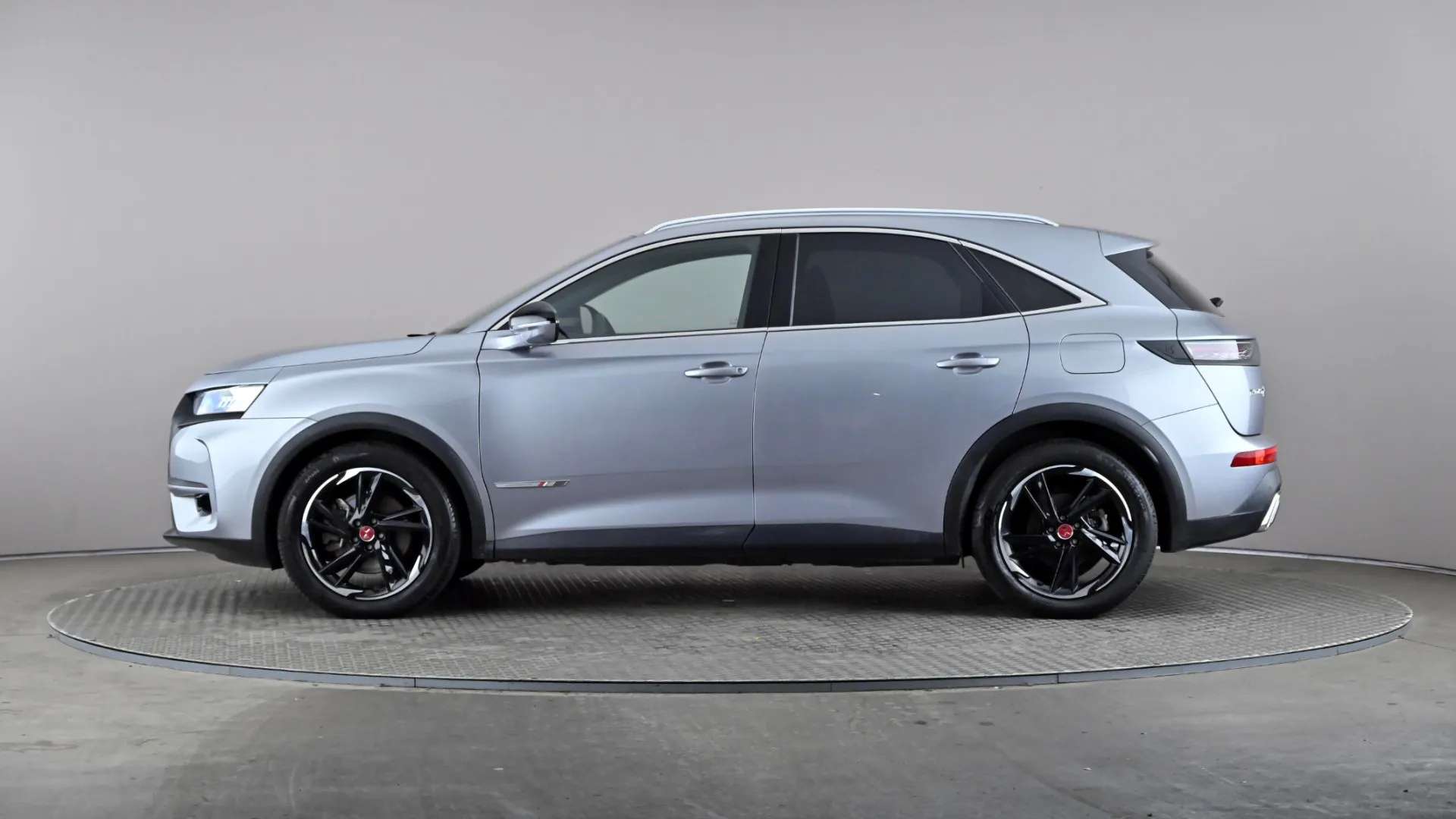 A 2021 DS DS 7 CROSSBACK 1.6 E-TENSE 4X4 Performance Line EAT8 A 2021 DS DS 7 CROSSBACK 1.6 E-TENSE 4X4 Performance Line EAT8