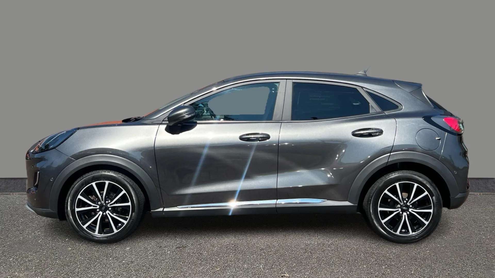 A 2020 FORD PUMA 1.0 EcoBoost Hybrid mHEV Titanium First Ed A 2020 FORD PUMA 1.0 EcoBoost Hybrid mHEV Titanium First Ed