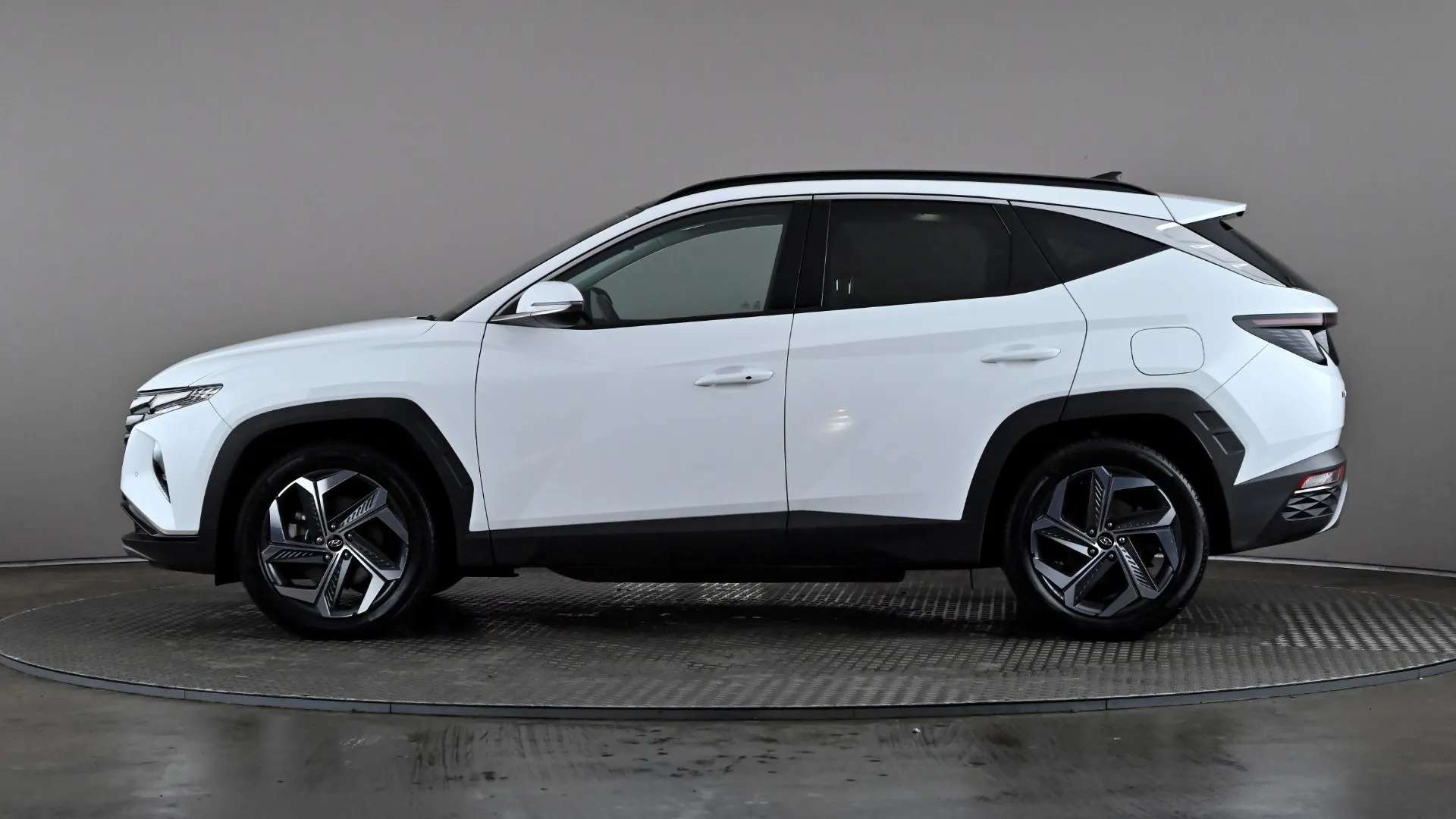 A 2022 HYUNDAI TUCSON 1.6 TGDi Plug-in Hybrid Ultimate 4WD Auto A 2022 HYUNDAI TUCSON 1.6 TGDi Plug-in Hybrid Ultimate 4WD Auto