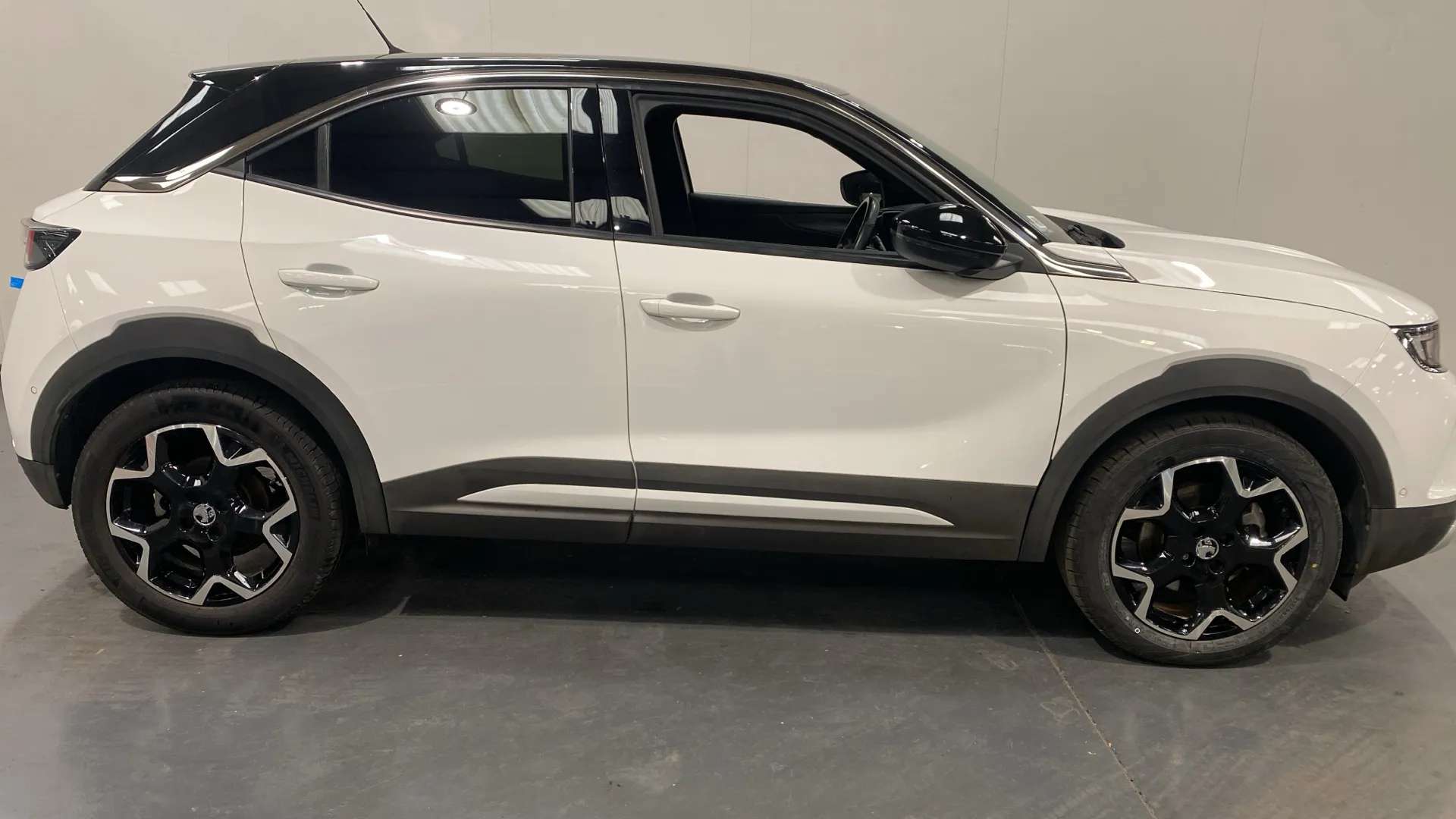 A 2022 VAUXHALL MOKKA 100kW Ultimate 50kWh Auto A 2022 VAUXHALL MOKKA 100kW Ultimate 50kWh Auto