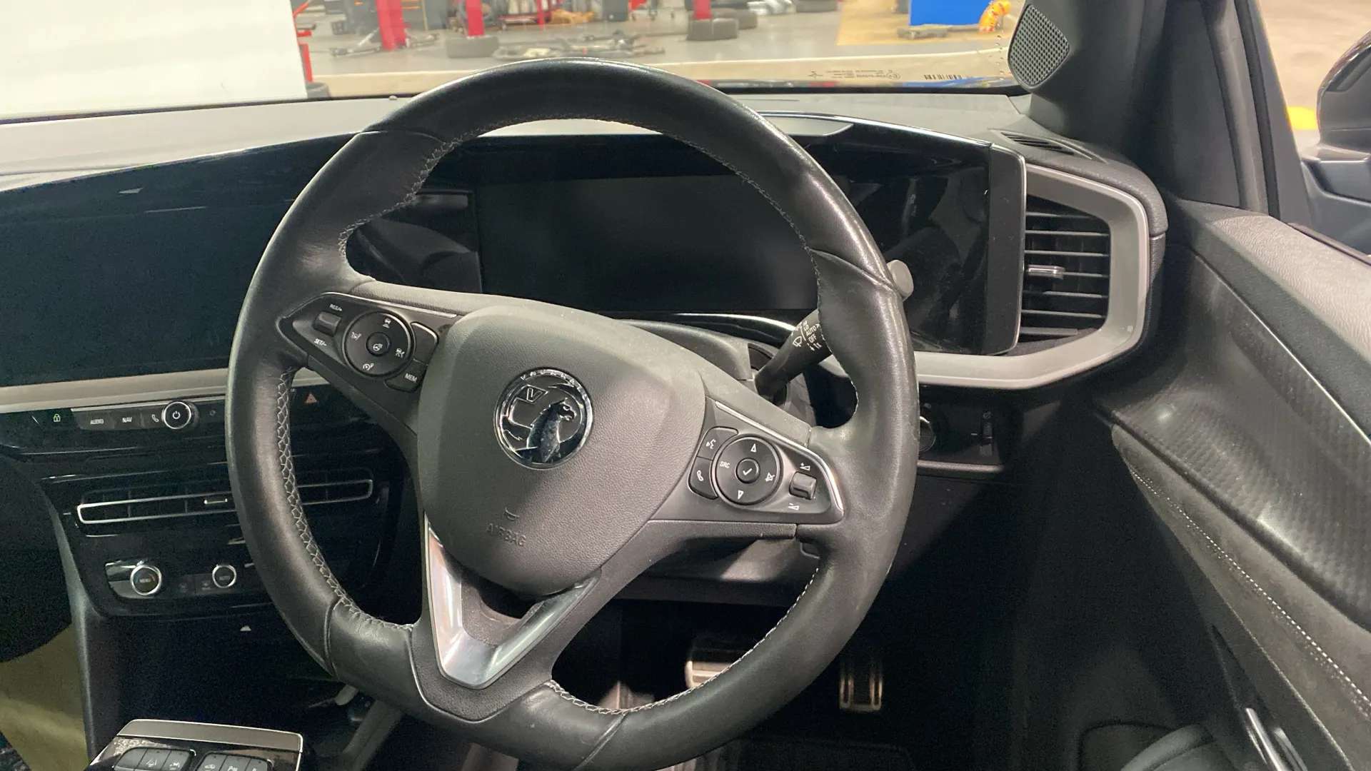 A 2022 VAUXHALL MOKKA 100kW Ultimate 50kWh Auto A 2022 VAUXHALL MOKKA 100kW Ultimate 50kWh Auto
