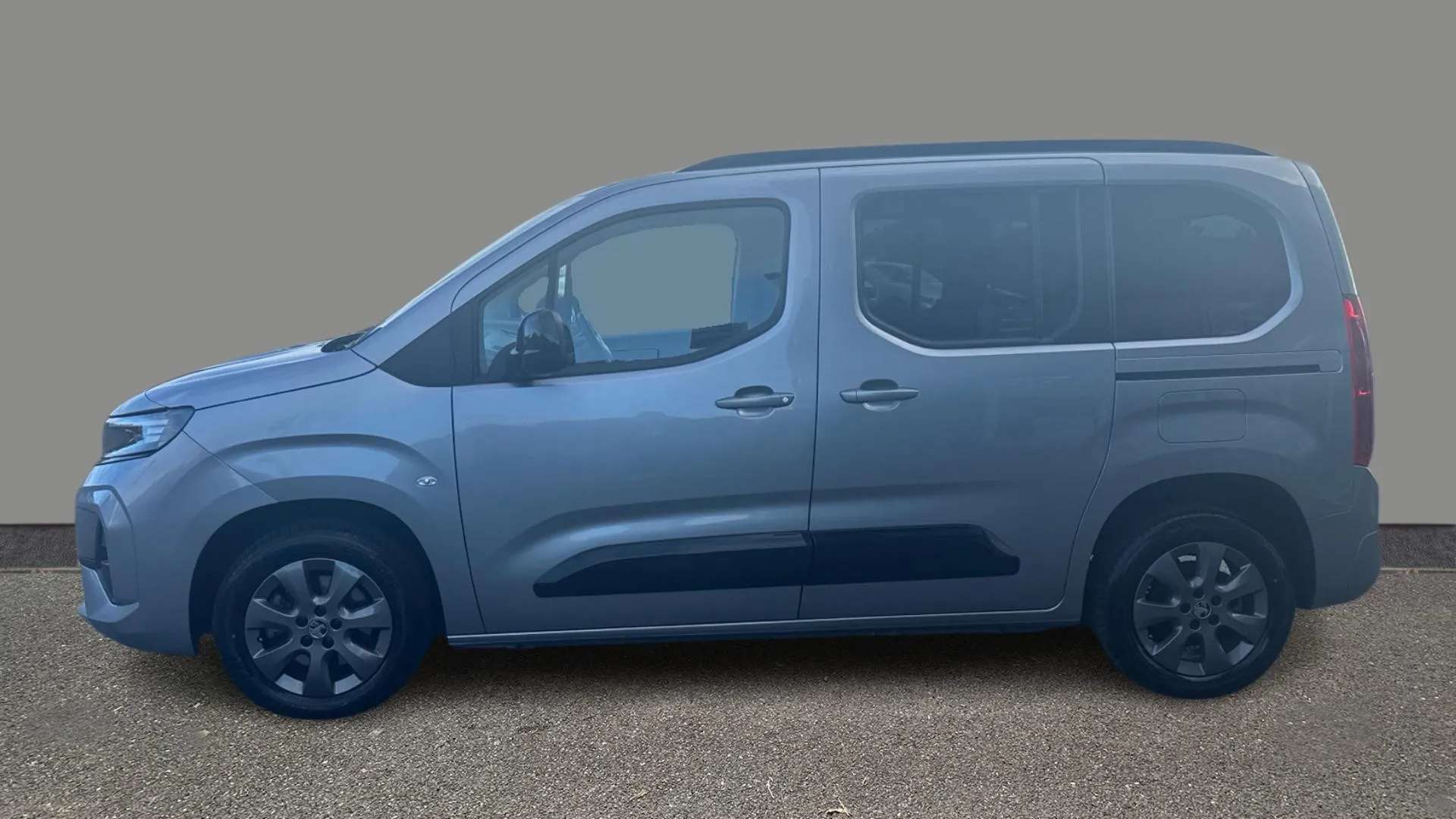 A 2024 VAUXHALL COMBO LIFE 100kW Ultimate 52kWh Auto A 2024 VAUXHALL COMBO LIFE 100kW Ultimate 52kWh Auto