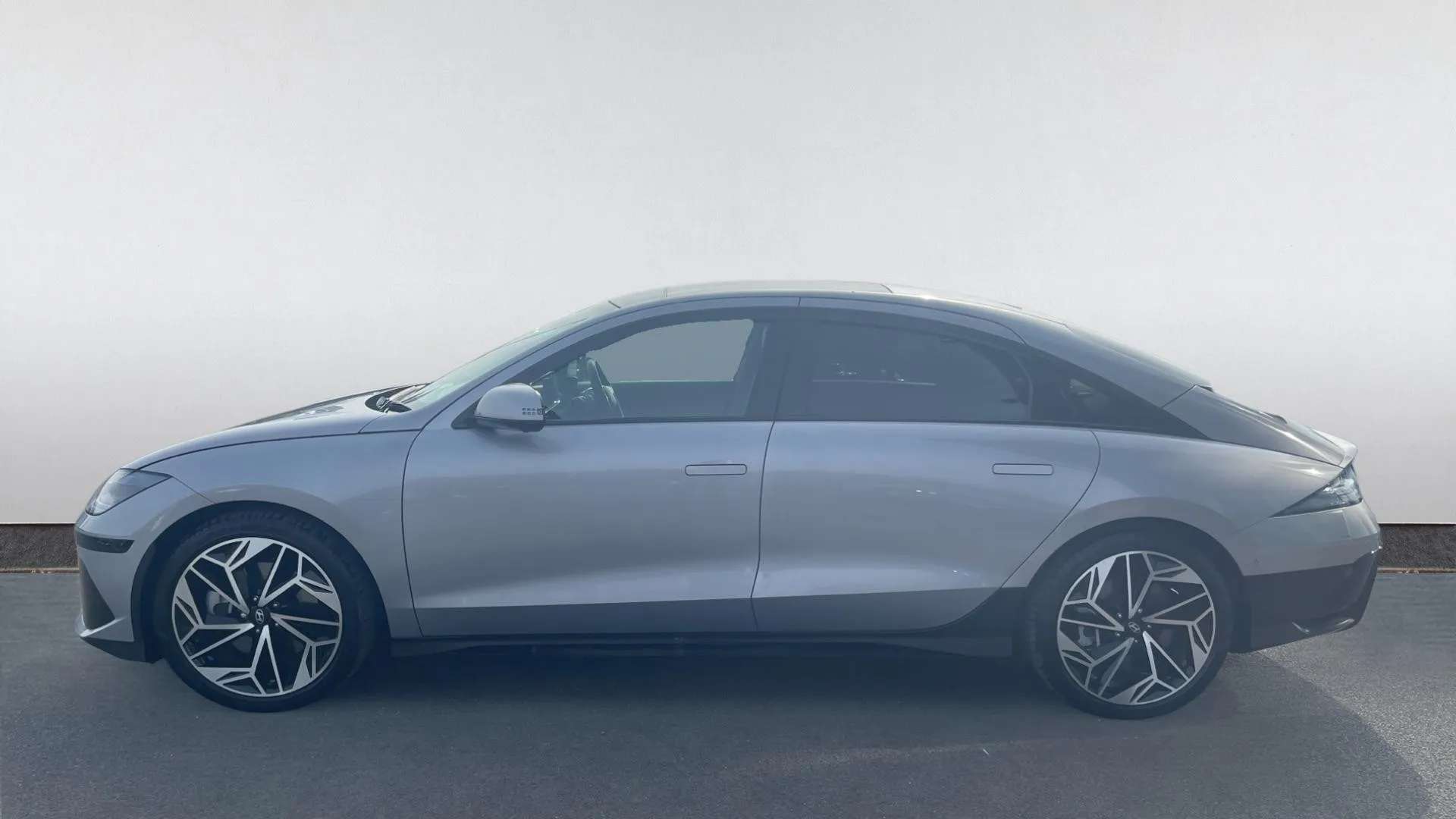 A 2023 HYUNDAI IONIQ 6 168kW Ultimate 77kWh Auto A 2023 HYUNDAI IONIQ 6 168kW Ultimate 77kWh Auto